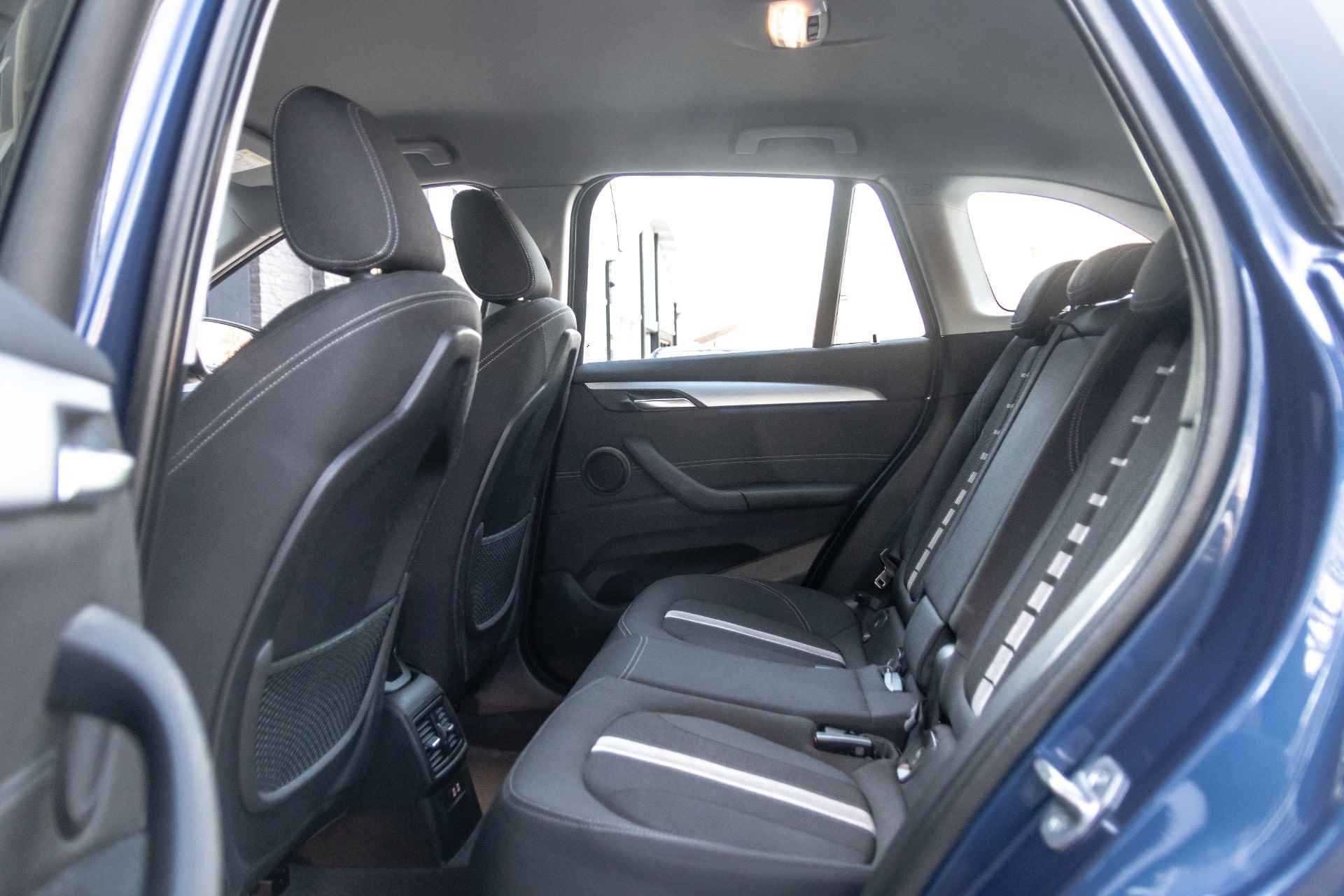 BMW X1 xDrive25e Advantage Steptronic | Sportstoelen | Stoel + Stuurverwarming | LED - 24/35