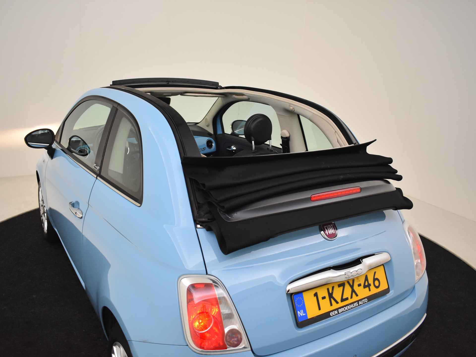 Fiat 500C 1.0 TwinAir Pop 66pk Cabrio | Elektrische ramen | Parkeersensoren achter | Radio cd mp3 | Airco | 15"LMV - 18/34