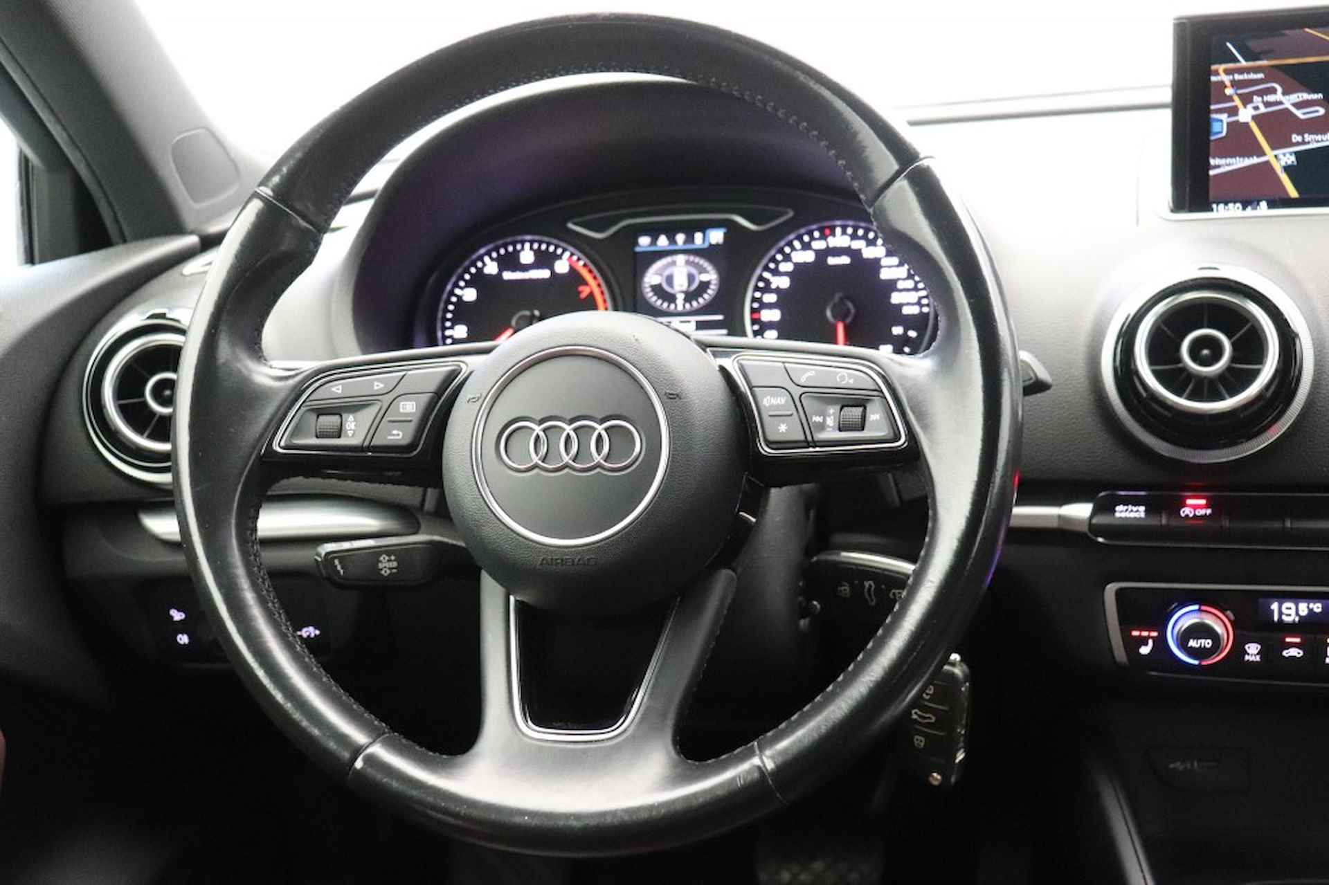 AUDI A3 30 TFSI Sport Edition Automaat - Carplay, Leer, Stoelverw. - 16/30