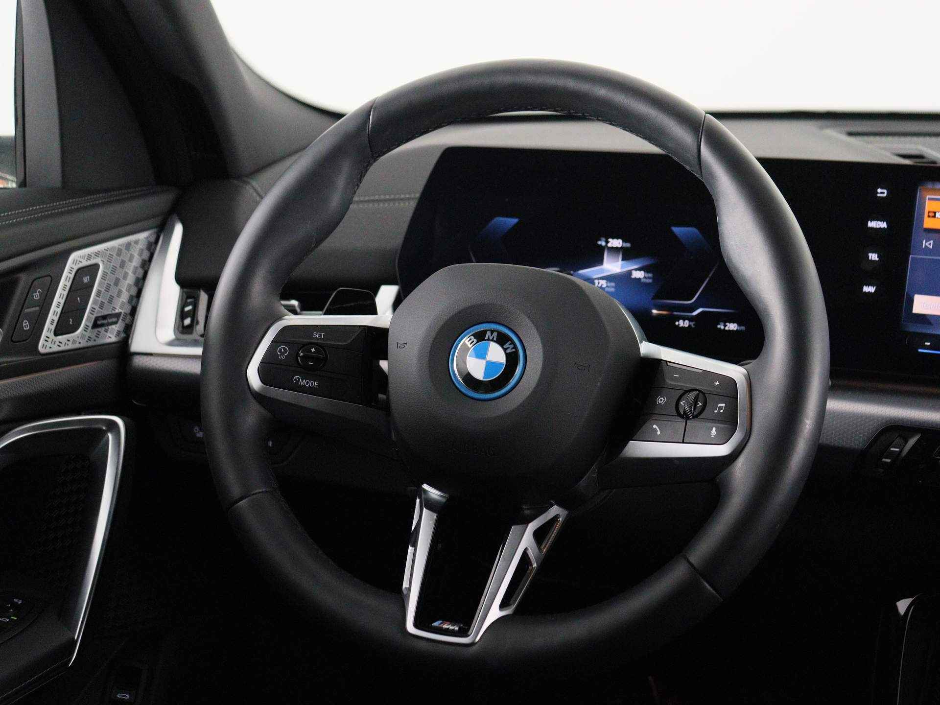 BMW iX2 xDrive30 67kWh - 3/24