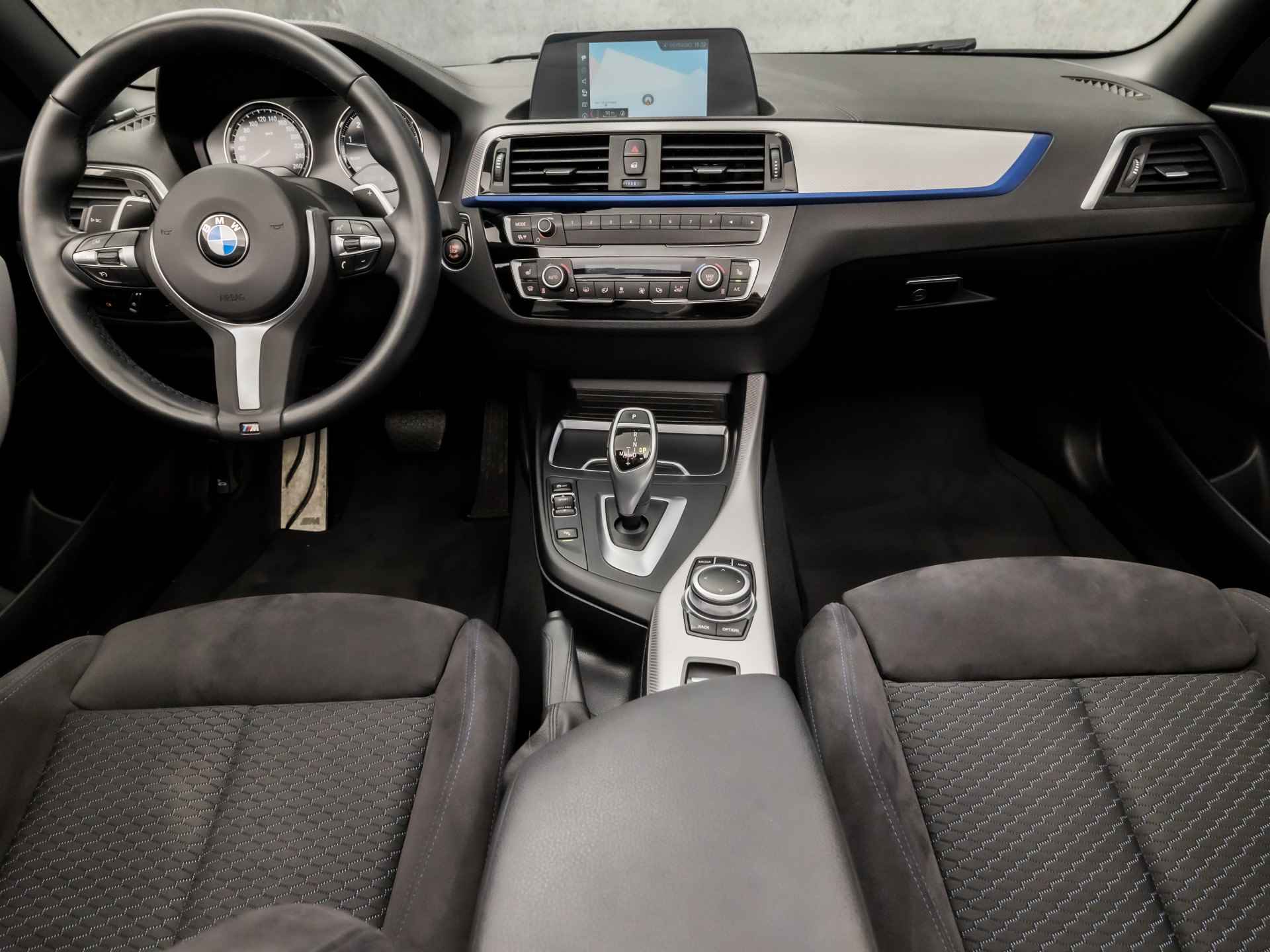 BMW 2 Serie Cabrio 220i M Sport 184Pk Automaat (FACELIFT, NAVIGATIE, M PAKKET, DEALER ONDERHOUDEN, STOELVERWARMING, ALCANTARA SPORTSTOELEN, DIGITAL COCKPIT, SPORT AUTOMAAT, FLIPPERS, NIEUWSTAAT) - 6/37