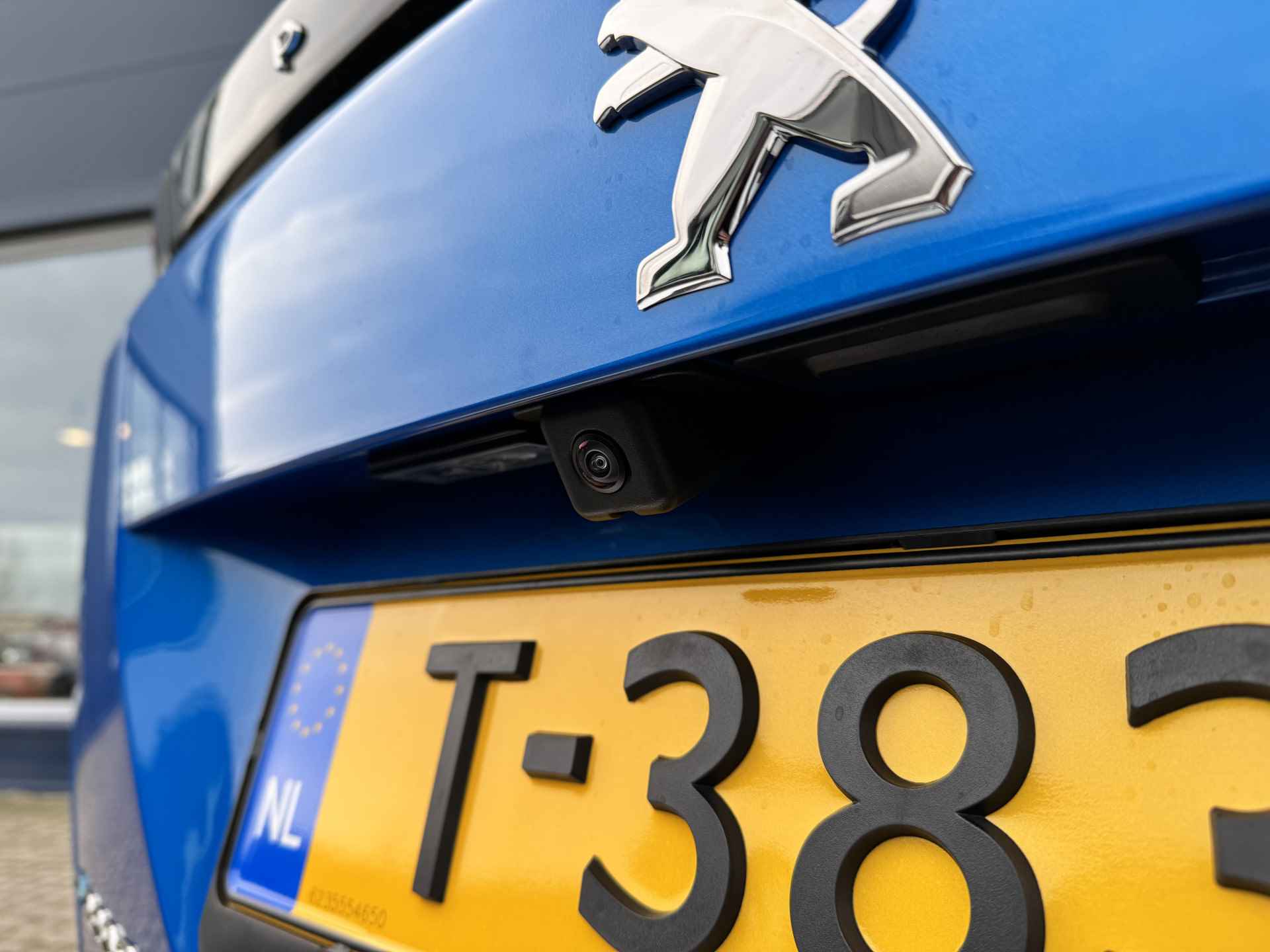 Peugeot e-2008 EV GT 50 kWh | Schuif/Kantel dak | Stoelverwarming | Achteruitrij camera | Sensoren V/A | Keyless - 18/45