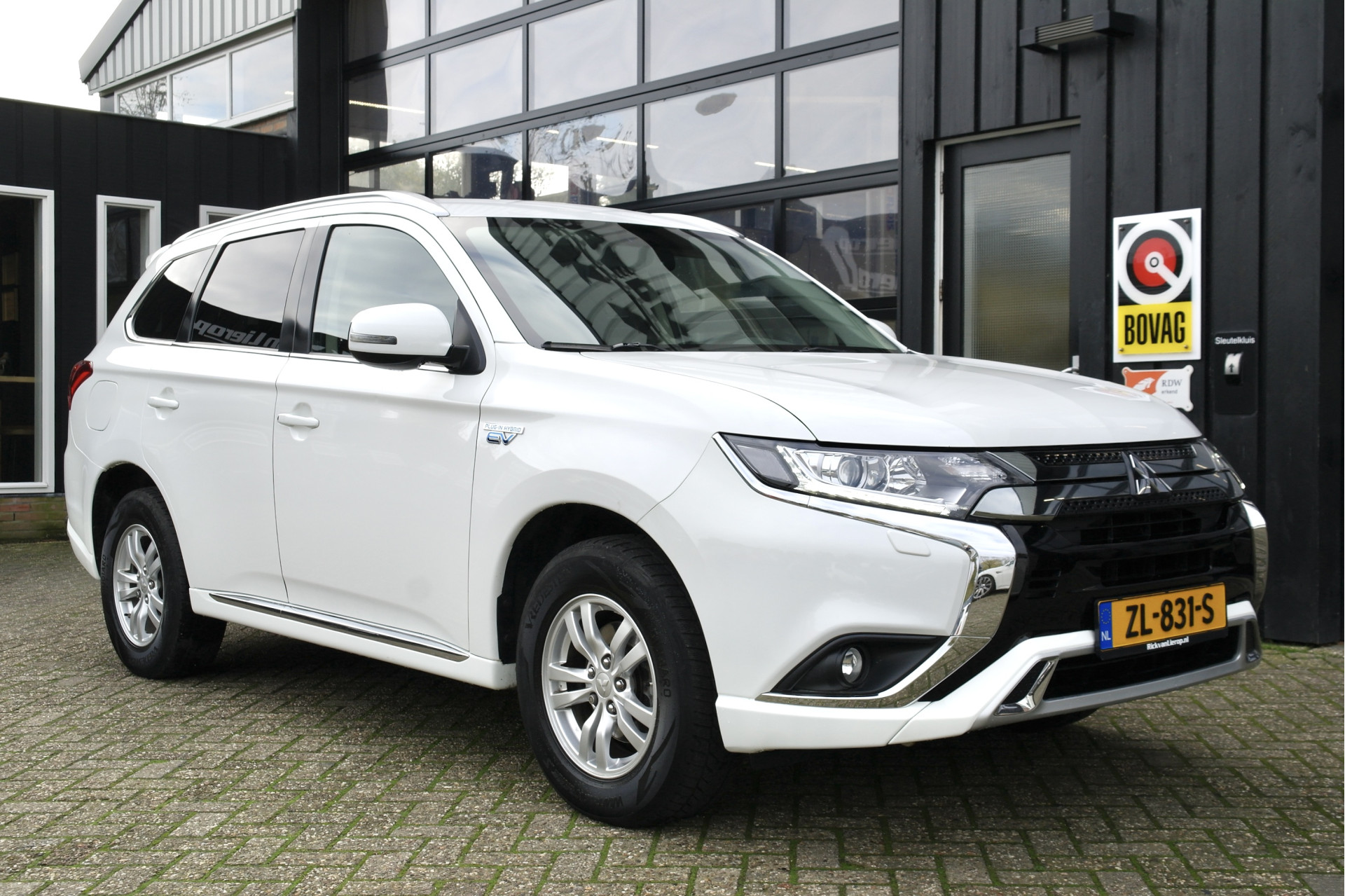 Mitsubishi Outlander 2.4 PHEV Pure | NL-Auto | Cruise | Carplay | Trekhaak | Camera