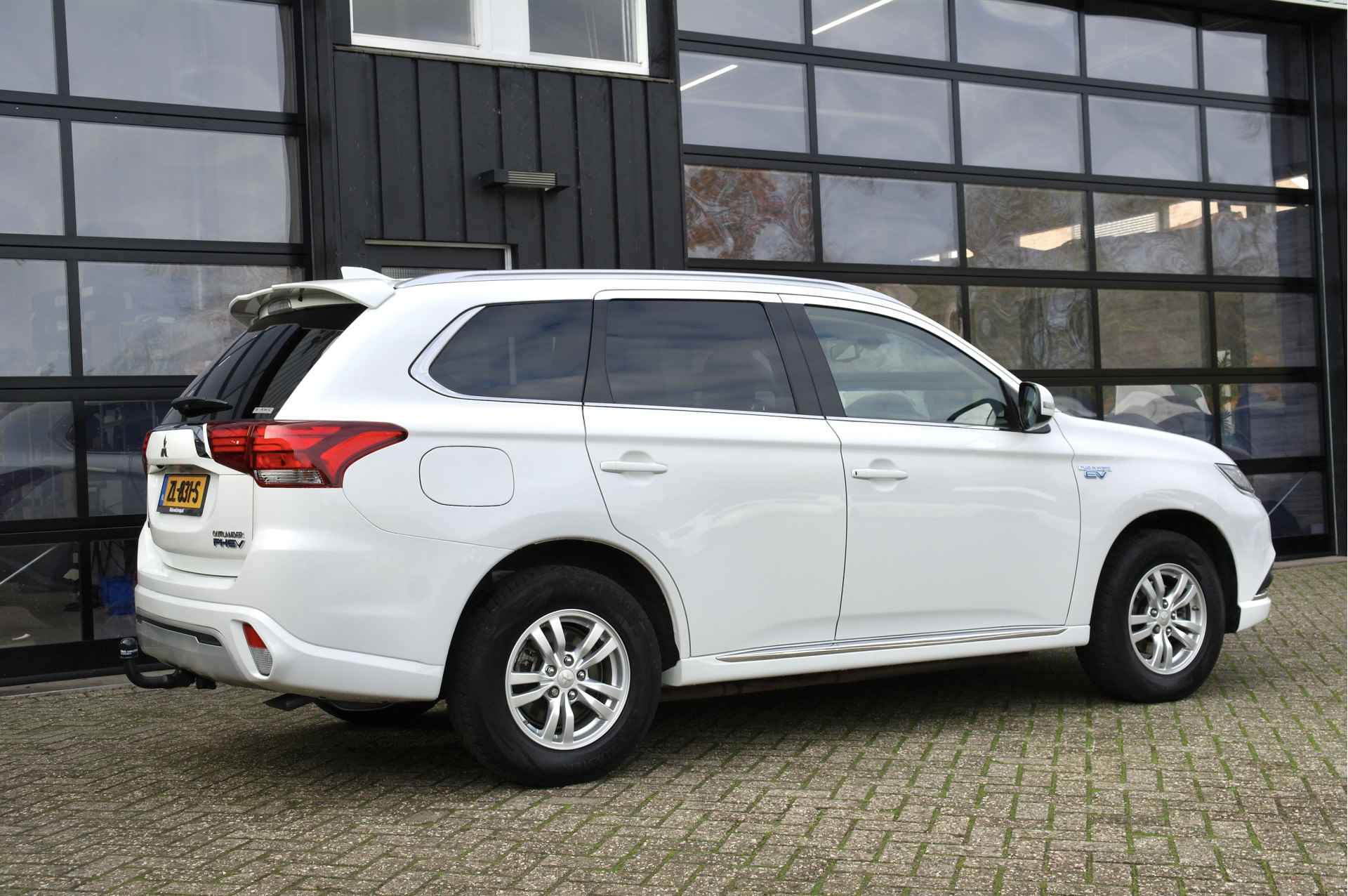 Mitsubishi Outlander 2.4 PHEV Pure | NL-Auto | Cruise | Carplay | Trekhaak | Camera - 3/40