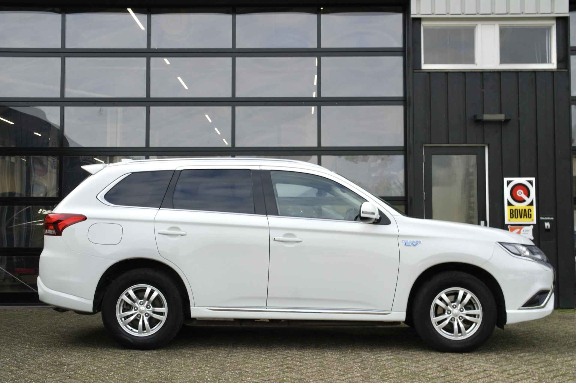 Mitsubishi Outlander 2.4 PHEV Pure | NL-Auto | Cruise | Carplay | Trekhaak | Camera - 4/40