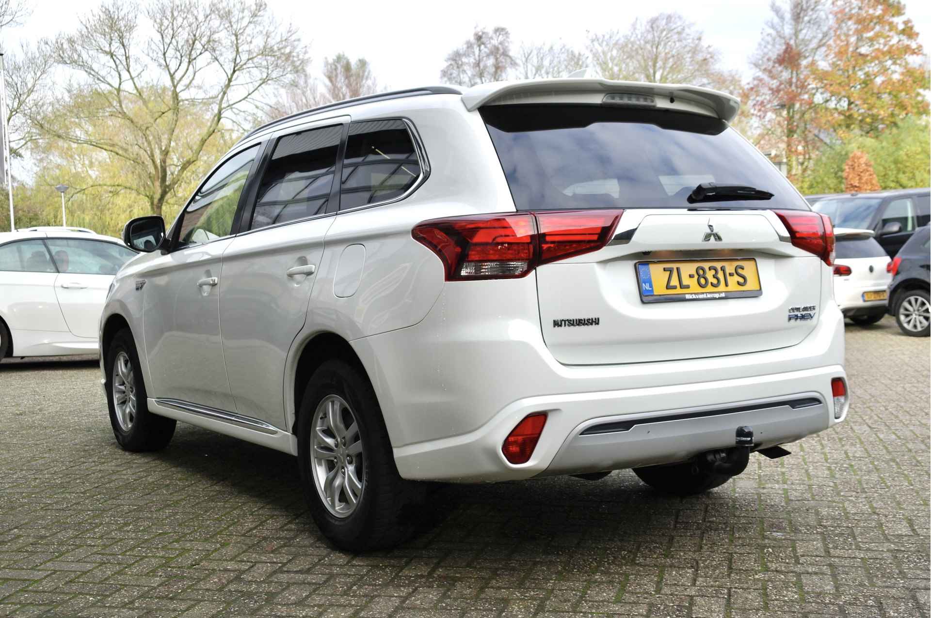 Mitsubishi Outlander 2.4 PHEV Pure | NL-Auto | Cruise | Carplay | Trekhaak | Camera - 25/40