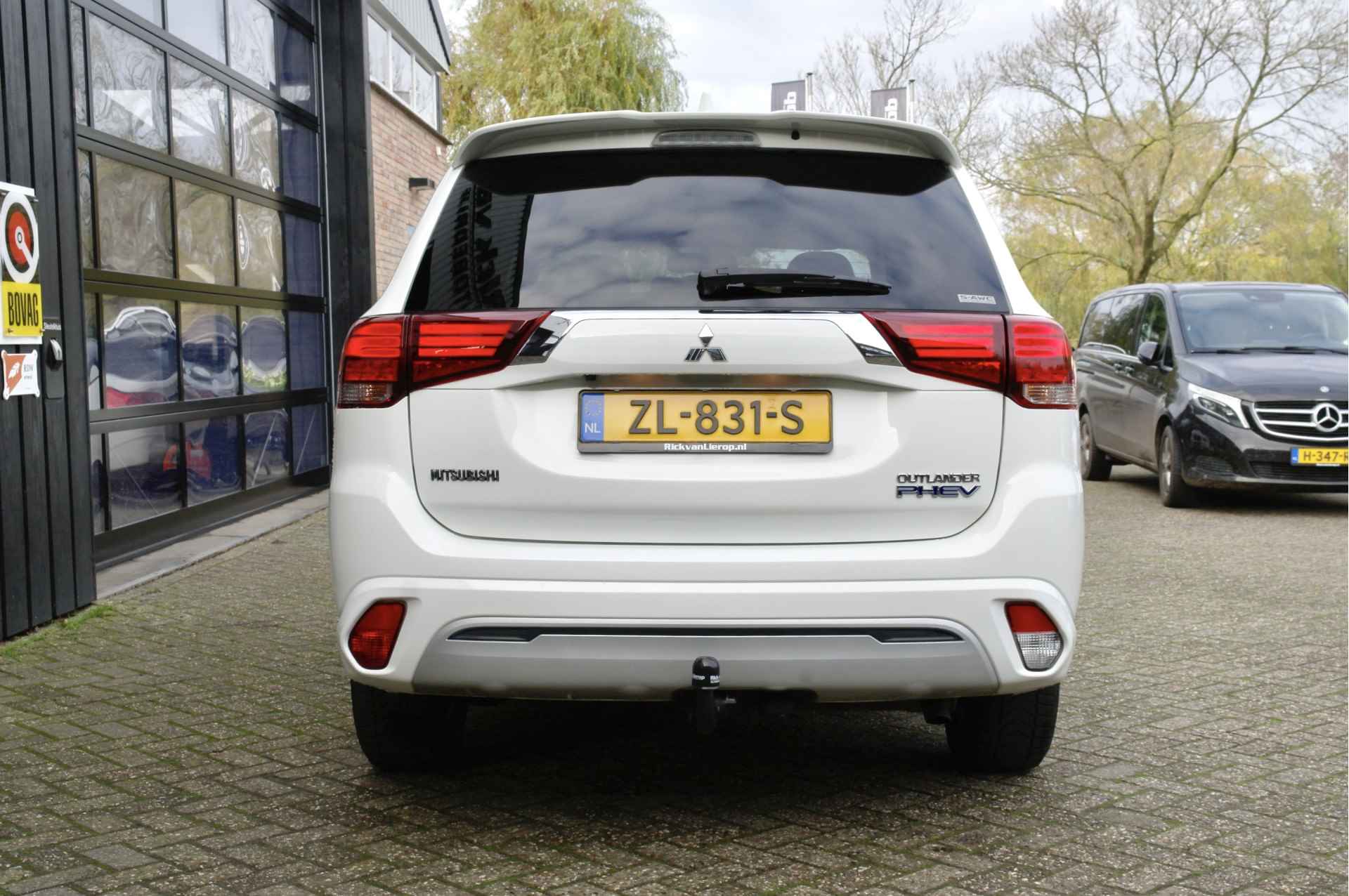 Mitsubishi Outlander 2.4 PHEV Pure | NL-Auto | Cruise | Carplay | Trekhaak | Camera - 27/40