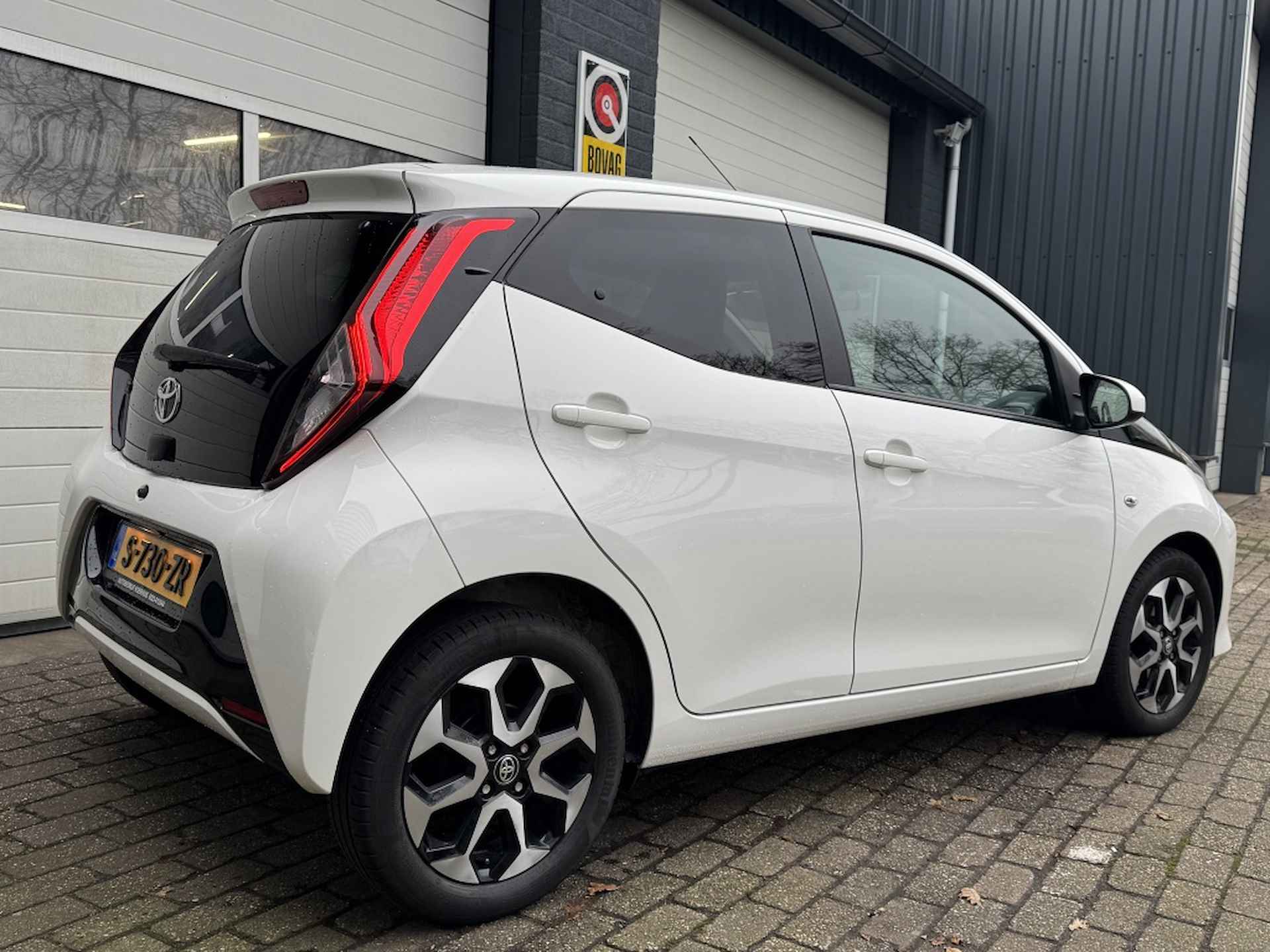 Toyota Aygo 1.0 VVT-i x-play - 3/19