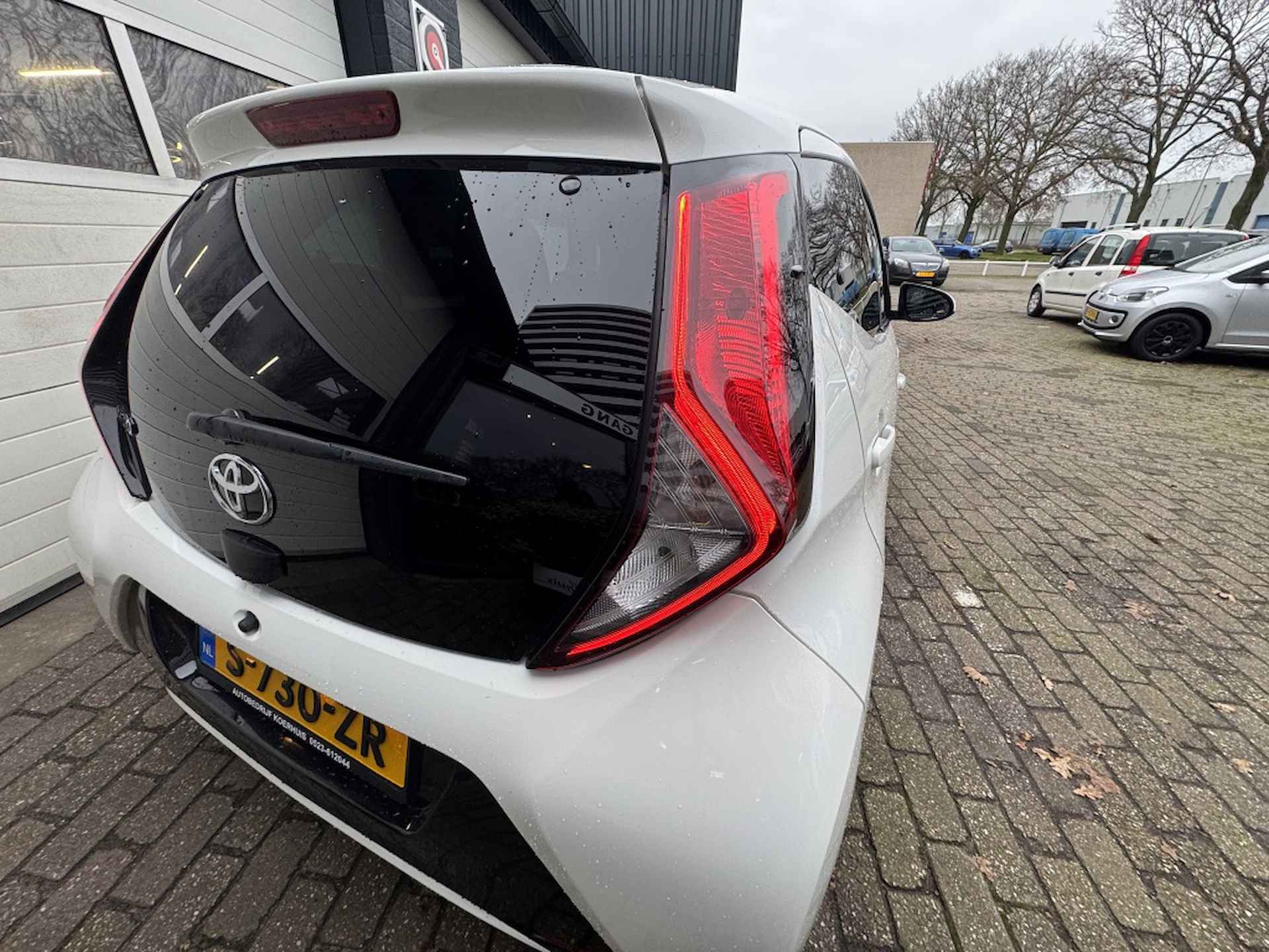 Toyota Aygo 1.0 VVT-i x-play - 9/19