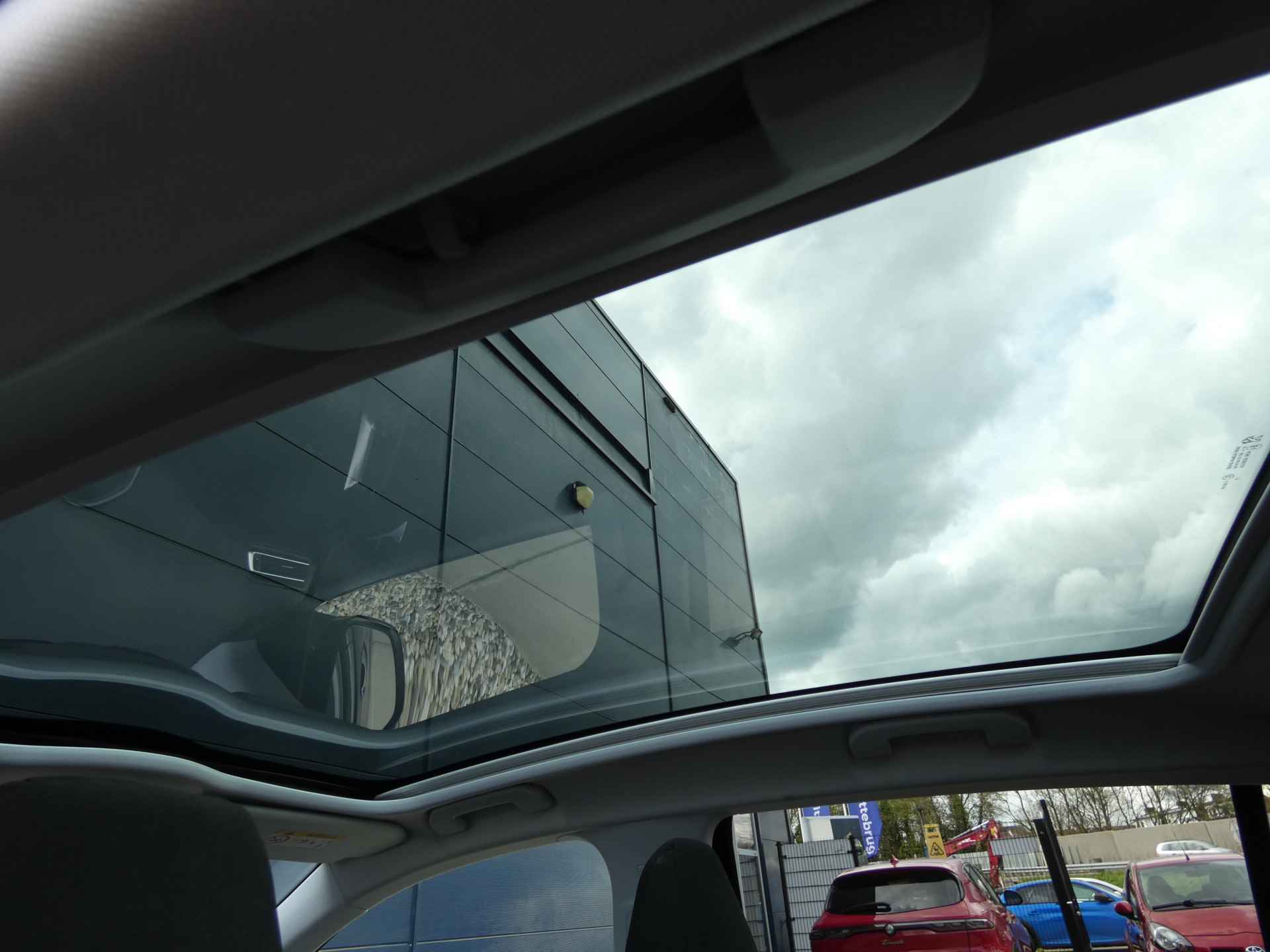 Peugeot 308 1.2 PureTech Blue Lease Executive Panoramadak | Climaatcontrol | Navigatie | - 19/43