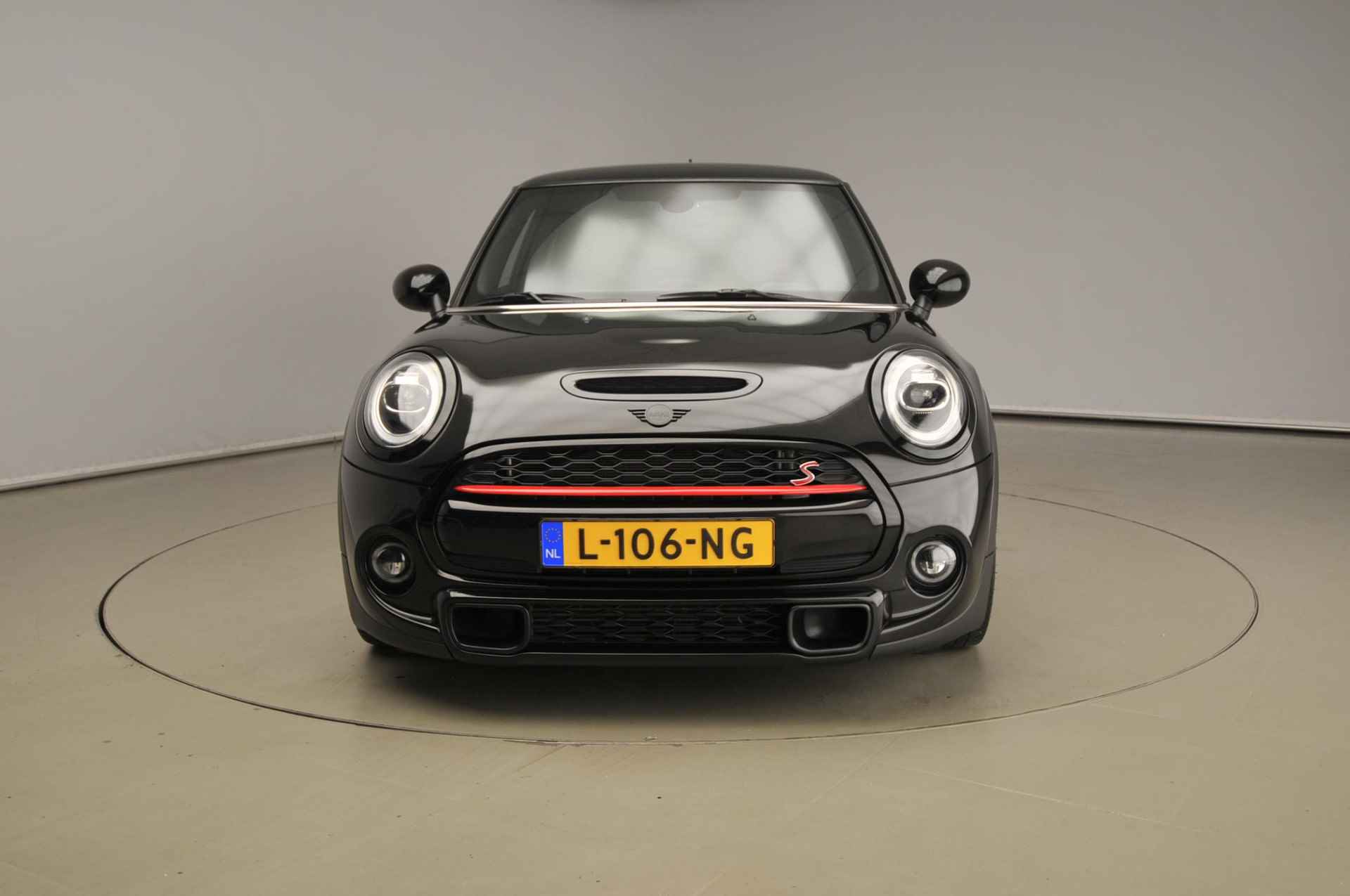 Mini 3-deurs Cooper S Automaat / Leder / Stoelverwarming / Climate / PDC / Cruise / LED / Alu wielen 17 inch - 4/37