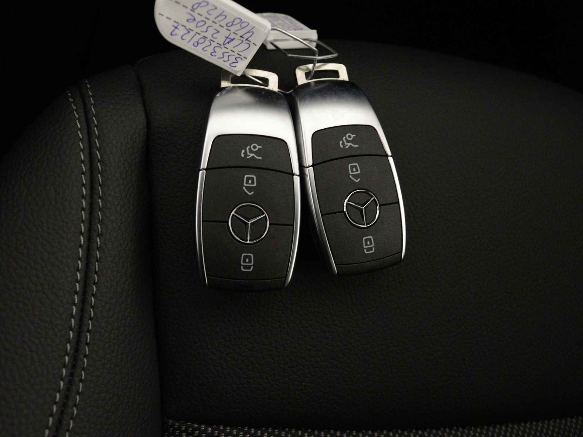 Mercedes-Benz CLA-Klasse 250 e Star Edition | Dodehoekassistent | USB pakket plus | Parkeerpakket met achteruitrijcamera | High-performance led-koplampen | Verwarmde stoelen vooraan | - 12/40