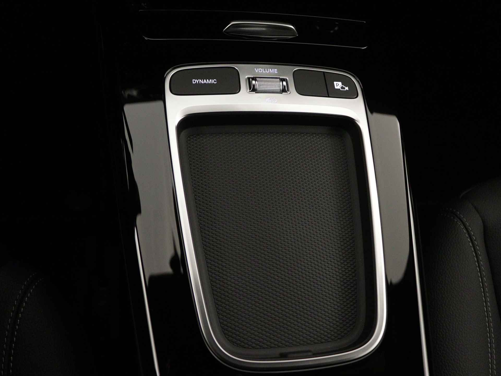 Mercedes-Benz CLA-Klasse 250 e Star Edition | Dodehoekassistent | USB pakket plus | Parkeerpakket met achteruitrijcamera | High-performance led-koplampen | Verwarmde stoelen vooraan | - 30/40