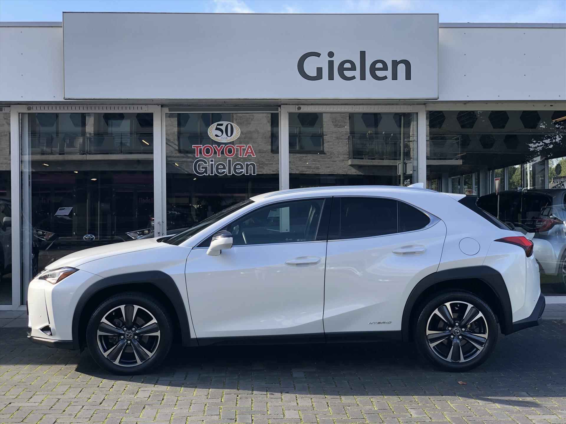 Lexus Ux 250h 184pk Preference Line | Dodehoekherkenning, Parkeersensoren, Keyless, 18 inch, CarPlay, Stoel + Stuurverwarming - 2/38