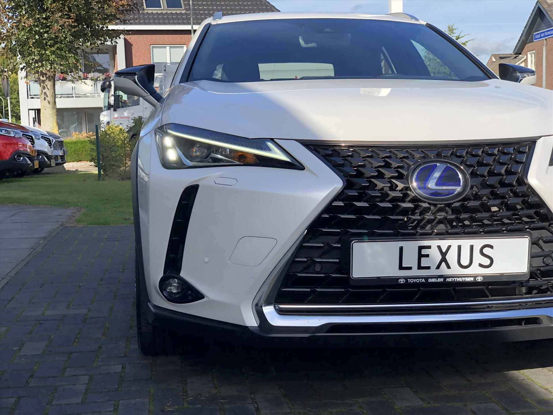 Lexus Ux 250h 184pk Preference Line | Dodehoekherkenning, Parkeersensoren, Keyless, 18 inch, CarPlay, Stoel + Stuurverwarming - 9/38