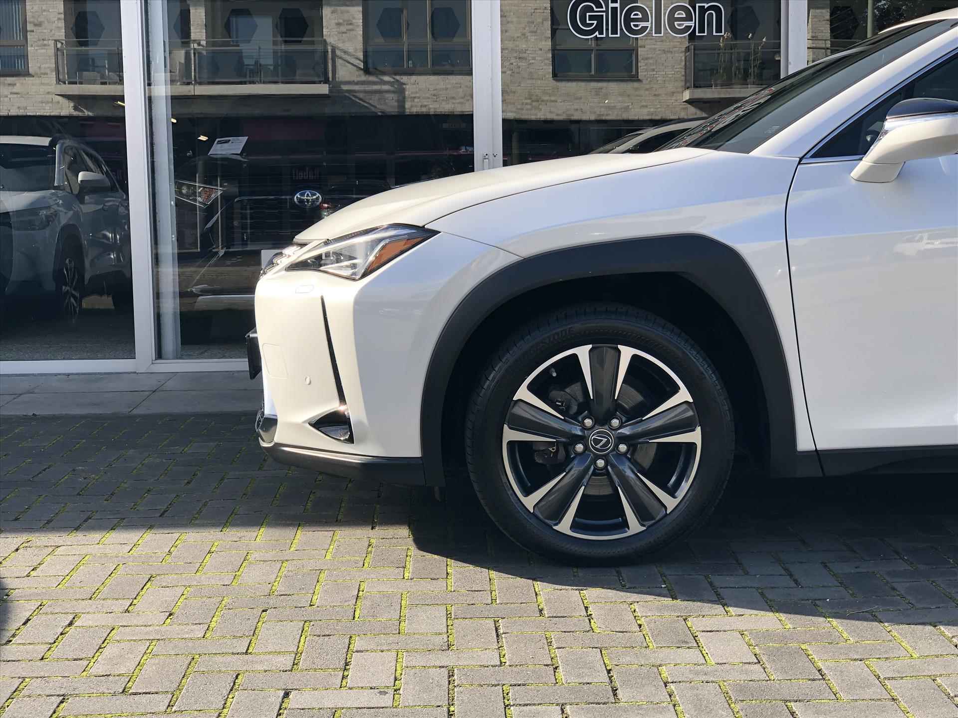 Lexus Ux 250h 184pk Preference Line | Dodehoekherkenning, Parkeersensoren, Keyless, 18 inch, CarPlay, Stoel + Stuurverwarming - 12/38