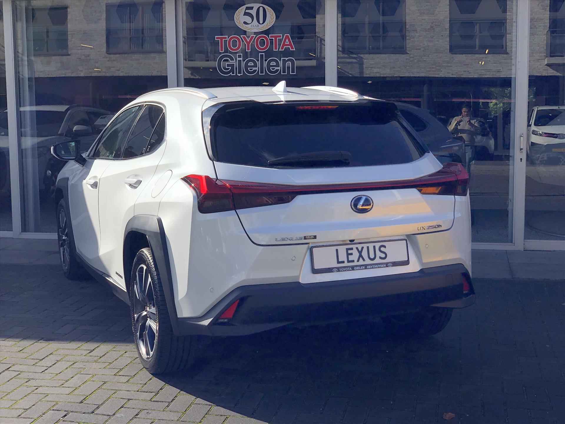 Lexus Ux 250h 184pk Preference Line | Dodehoekherkenning, Parkeersensoren, Keyless, 18 inch, CarPlay, Stoel + Stuurverwarming - 13/38