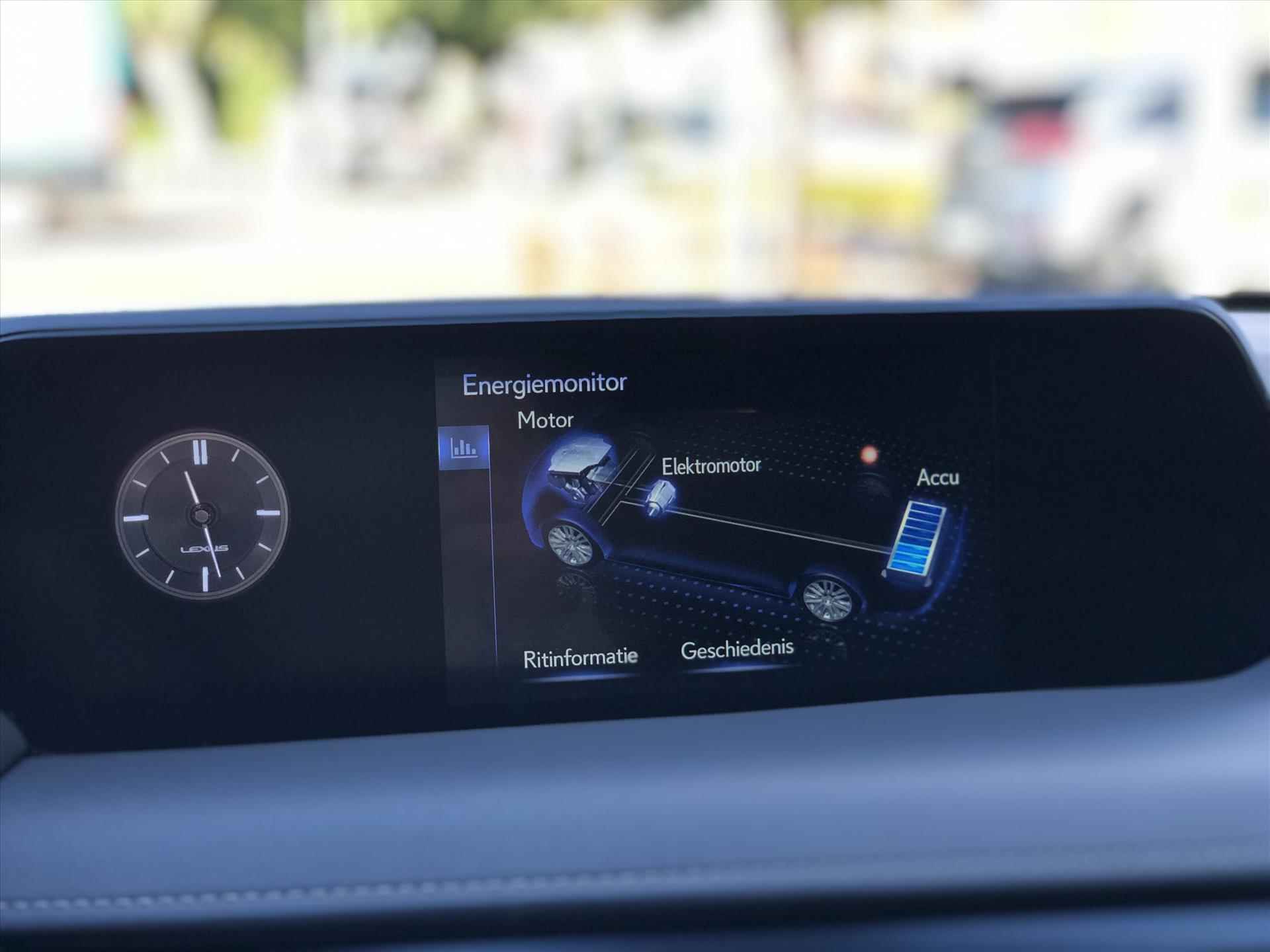 Lexus Ux 250h 184pk Preference Line | Dodehoekherkenning, Parkeersensoren, Keyless, 18 inch, CarPlay, Stoel + Stuurverwarming - 22/38