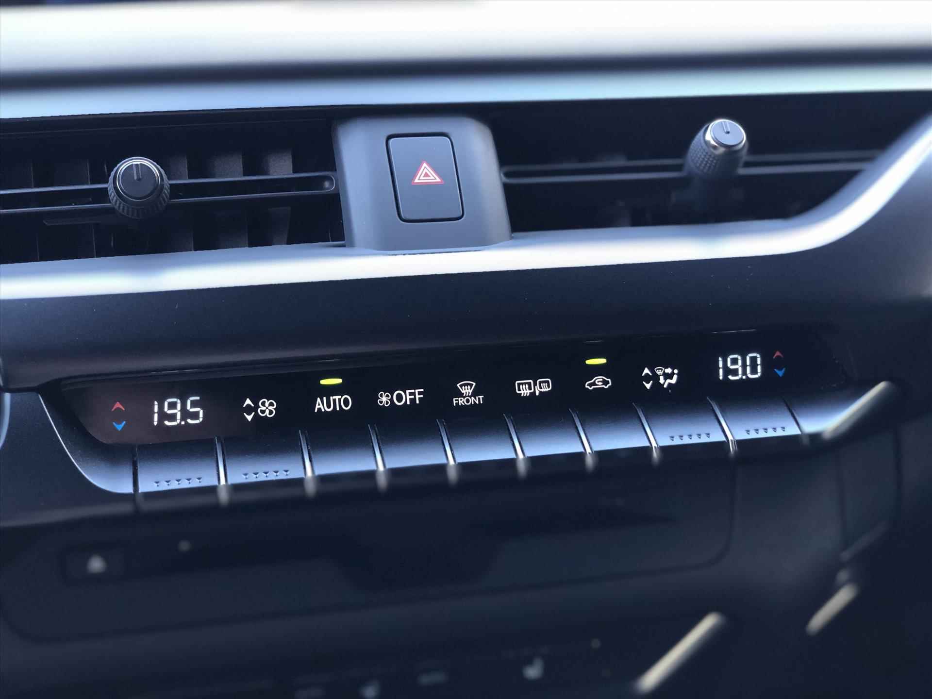 Lexus Ux 250h 184pk Preference Line | Dodehoekherkenning, Parkeersensoren, Keyless, 18 inch, CarPlay, Stoel + Stuurverwarming - 25/38