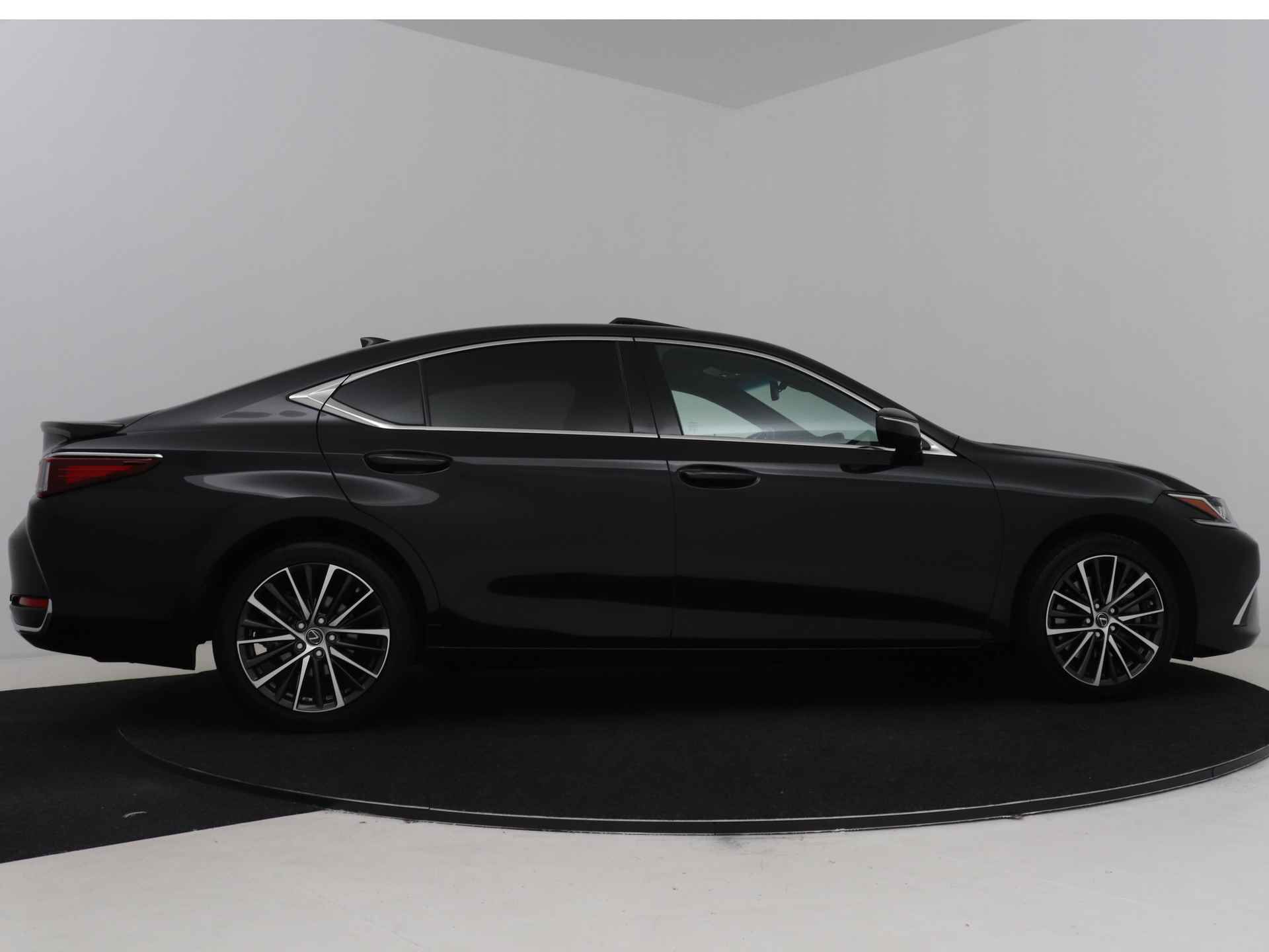 Lexus ES 300h Business Line | Schuifdak | Premium Navigatie | Safety System+ | Leer | Stoelverwarming | - 16/53