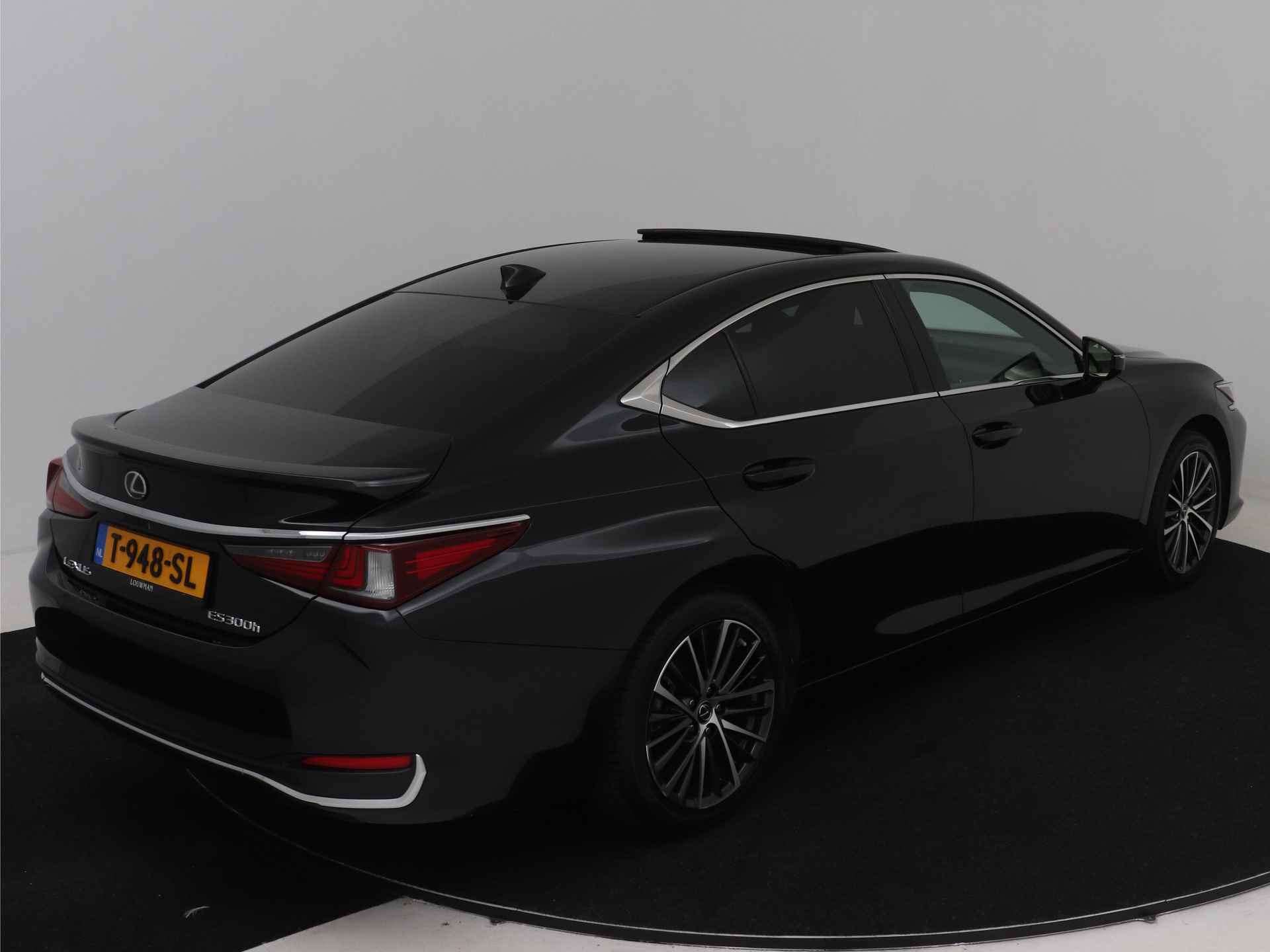 Lexus ES 300h Business Line | Schuifdak | Premium Navigatie | Safety System+ | Leer | Stoelverwarming | - 18/53