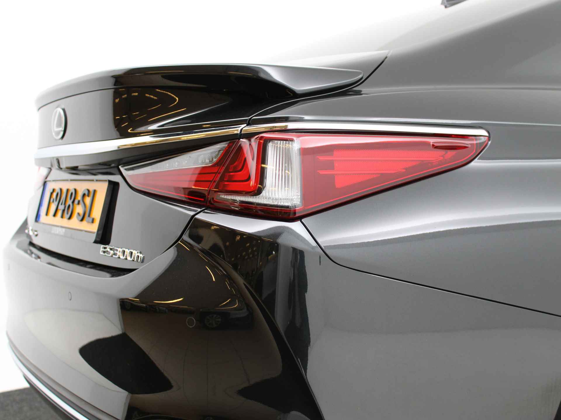 Lexus ES 300h Business Line | Schuifdak | Premium Navigatie | Safety System+ | Leer | Stoelverwarming | - 44/53