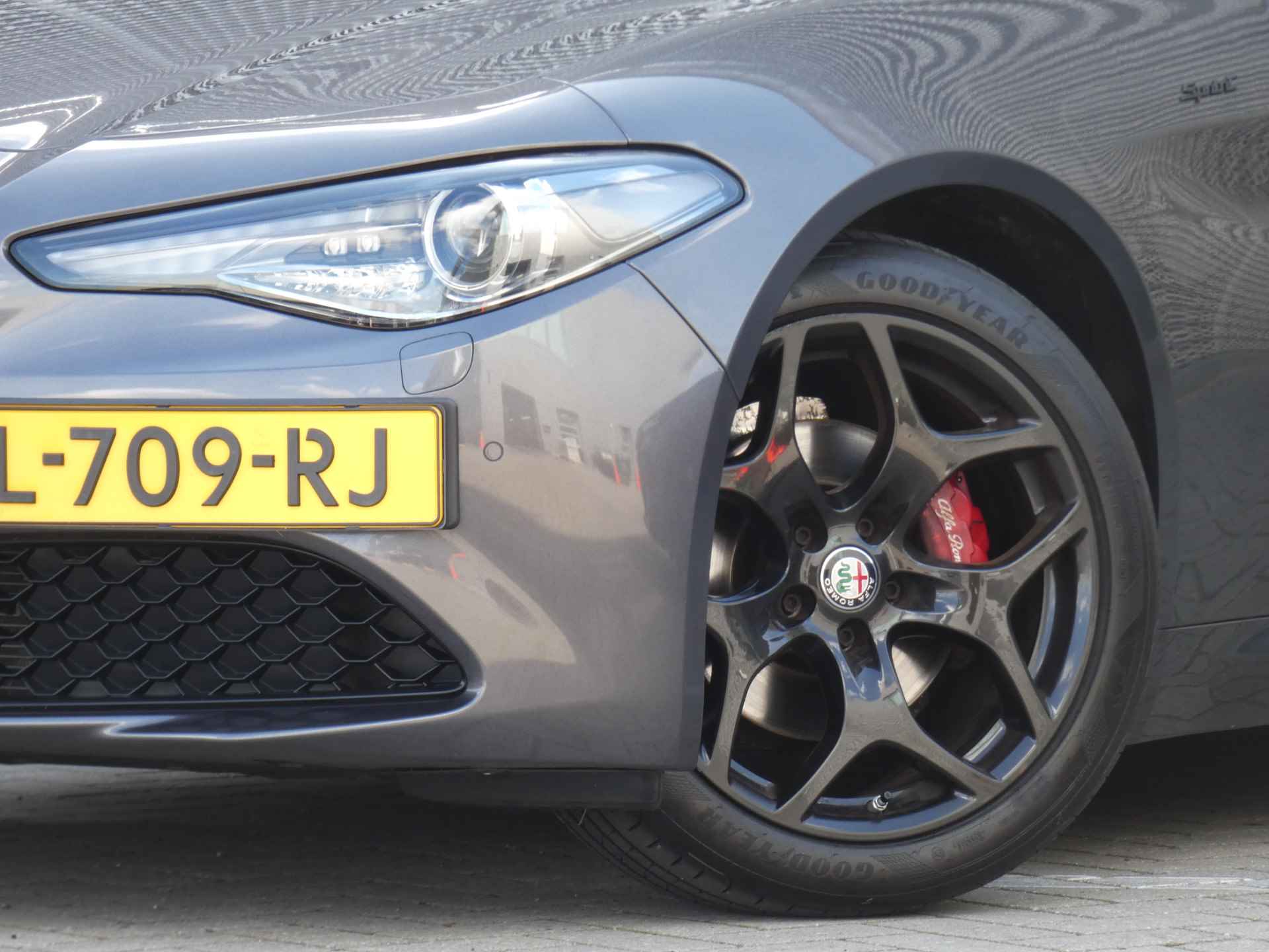 Alfa Romeo Giulia 2.0T 200PK Sprint |1e Eigenaar/Dealer onderhouden | Camera | Navigatie | Leder | Adaptive Cruise - 27/35