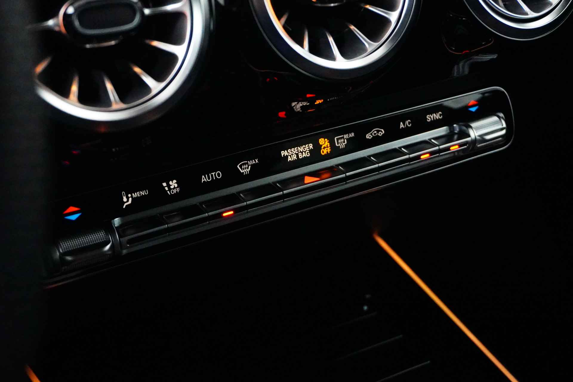 Mercedes-Benz GLA 200 AMG Line | Navigatie | Comfortstoelen | Elektr. Achterklep | Stoelverwarming | Sfeerverlichting | Achteruitrijcamera | !! - 23/27