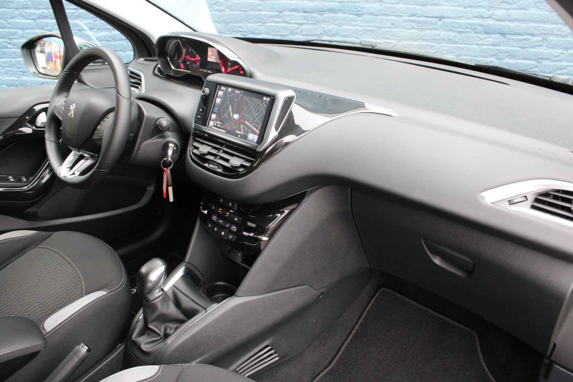 Peugeot 208 5drs 1.2 PureTech Style Pack | Navigatie | Climate control | Lichtmetaal | 1e Eigenaar | - 4/29