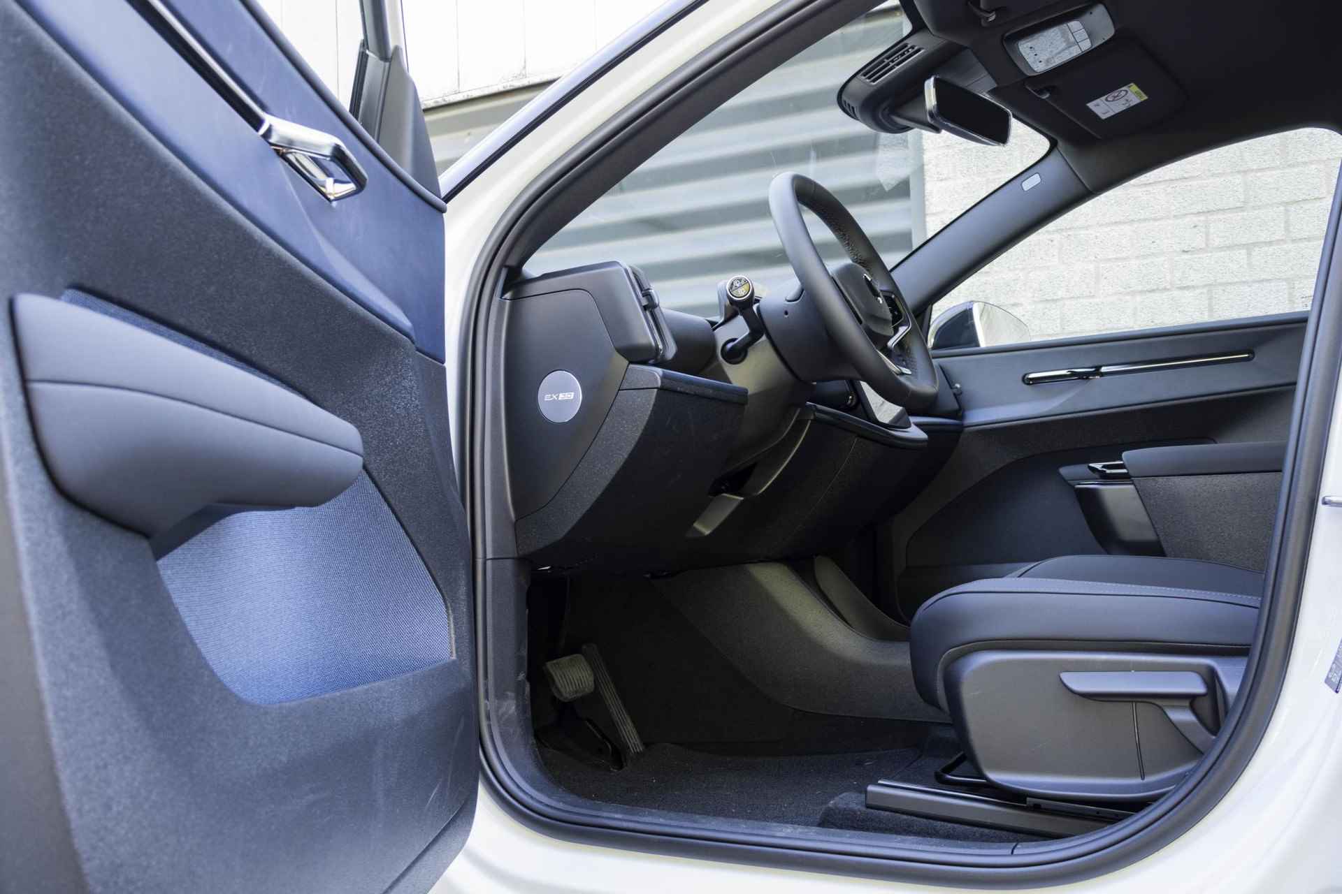 Volvo EX30 Single Motor Extended Range Plus 69 kWh | Harman Kardon soundbar | Stoel- en stuurverwarming | Parkeercamera achter | Elektrische achterklep - 16/33