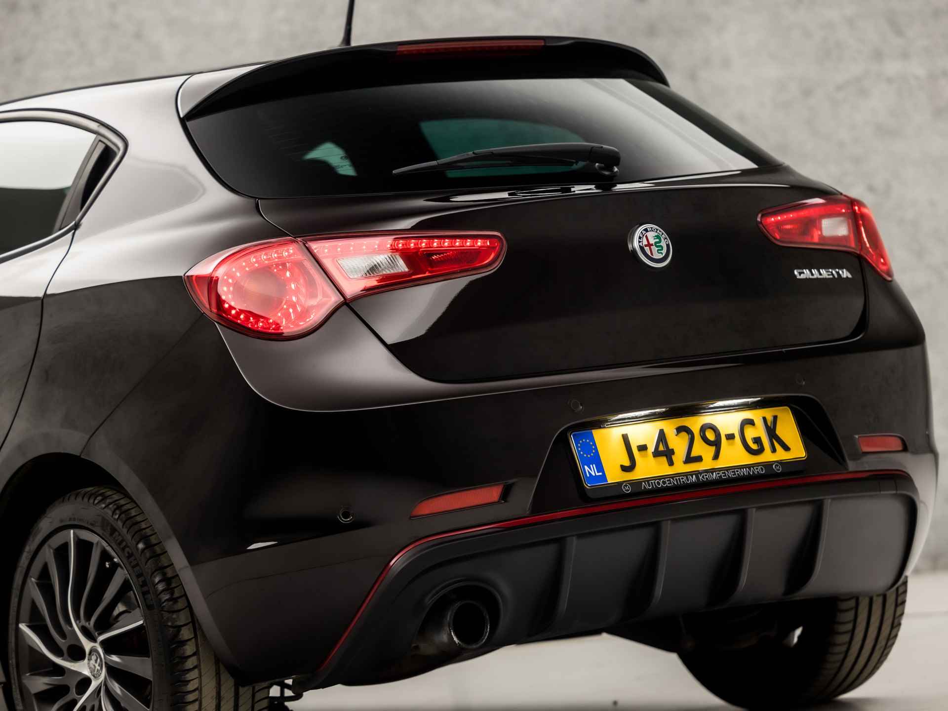 Alfa Romeo Giulietta 1.4 Turbo Exclusivo Super Sport (BLACK EDITION, NAVIGATIE, RODE STIKSELS, GETINT GLAS, ALCANTARA SPORTSTOELEN, ZWART HEMEL, XENON, CRUISE, LM VELGEN, NIEUWSTAAT) - 15/34