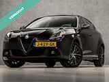 Alfa Romeo Giulietta 1.4 Turbo Exclusivo Super Sport (BLACK EDITION, NAVIGATIE, RODE STIKSELS, GETINT GLAS, ALCANTARA SPORTSTOELEN, ZWART HEMEL, XENON, CRUISE, LM VELGEN, NIEUWSTAAT)