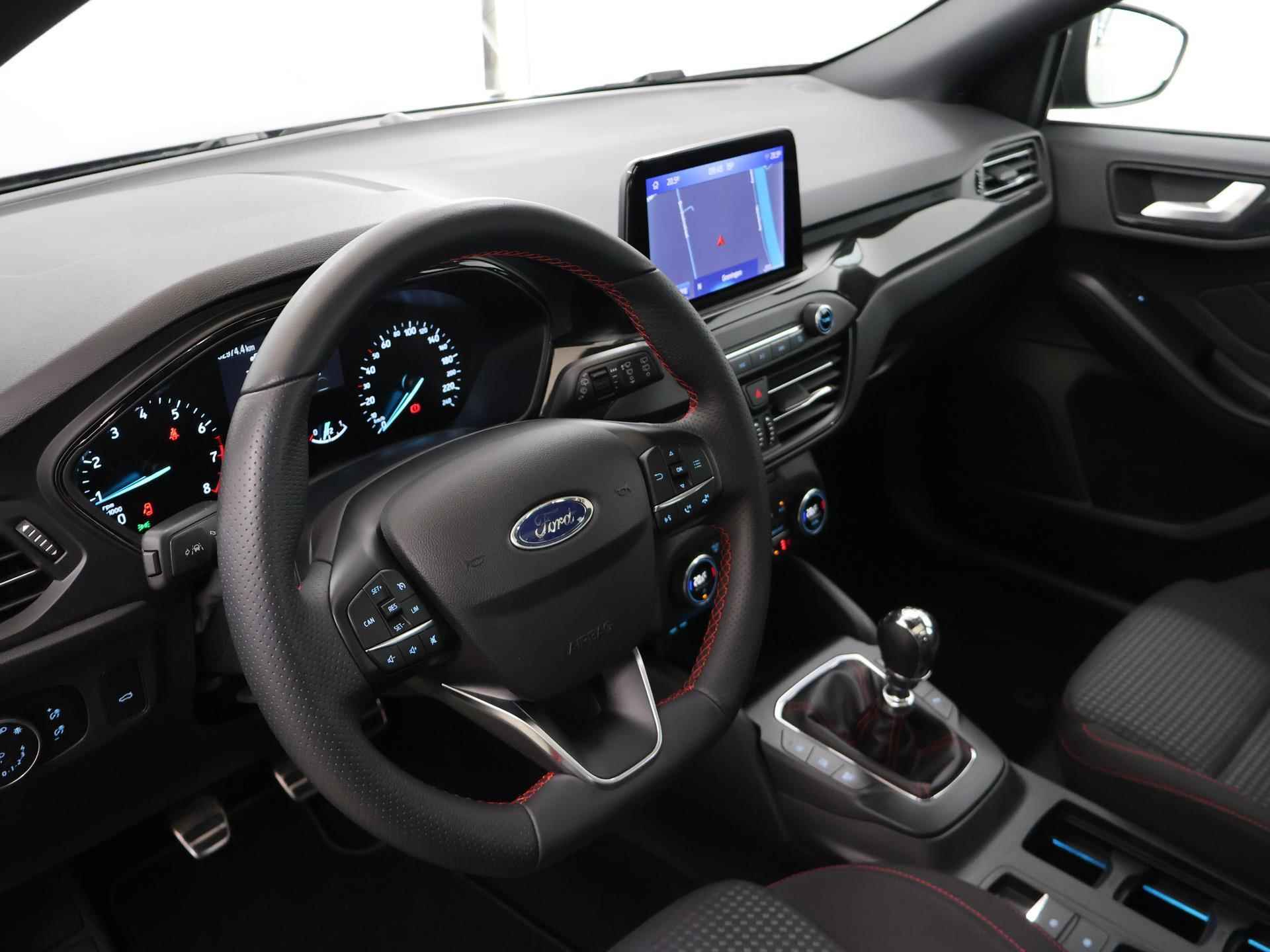 Ford Focus 1.0 EcoBoost Hybrid ST Line Business | Panoramadak | Winterpack | Parkeercamera | Navigatie | - 8/44