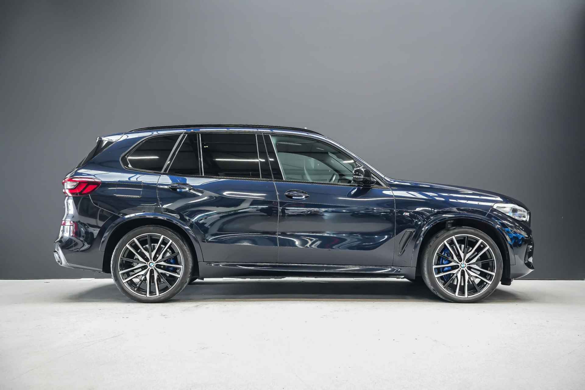 BMW X5 xDrive 45e High Executive |luchtvering|laser|memory|22 inch|HUD|360 camera|Harman Kardon|blind spot|Apple carplay|Android Auto|verwarmde en gekoelde bekerhouders| - 6/46