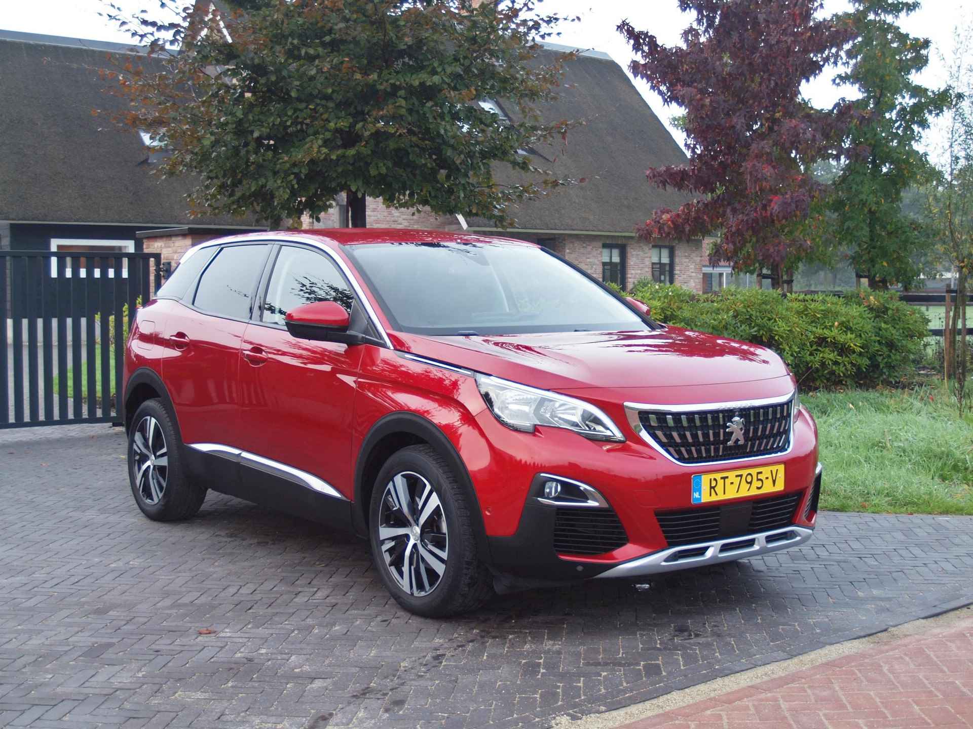 Peugeot 3008 1.2 PureTech Allure | Camera | Apple Carplay | Cruise Control | FOCAL | - 4/36