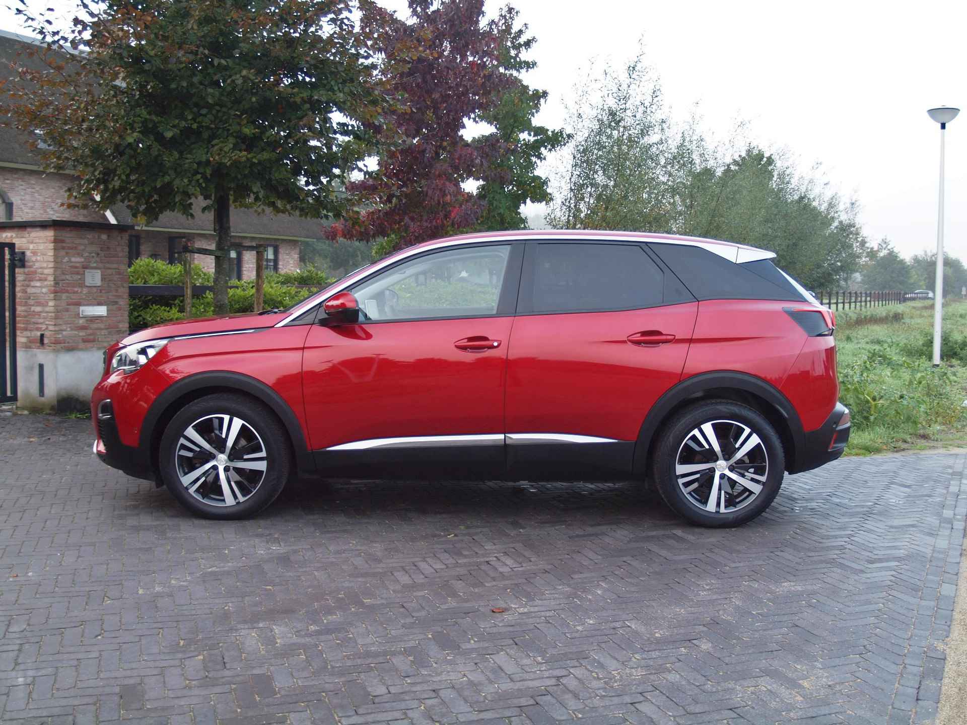 Peugeot 3008 1.2 PureTech Allure | Camera | Apple Carplay | Cruise Control | FOCAL | - 7/36