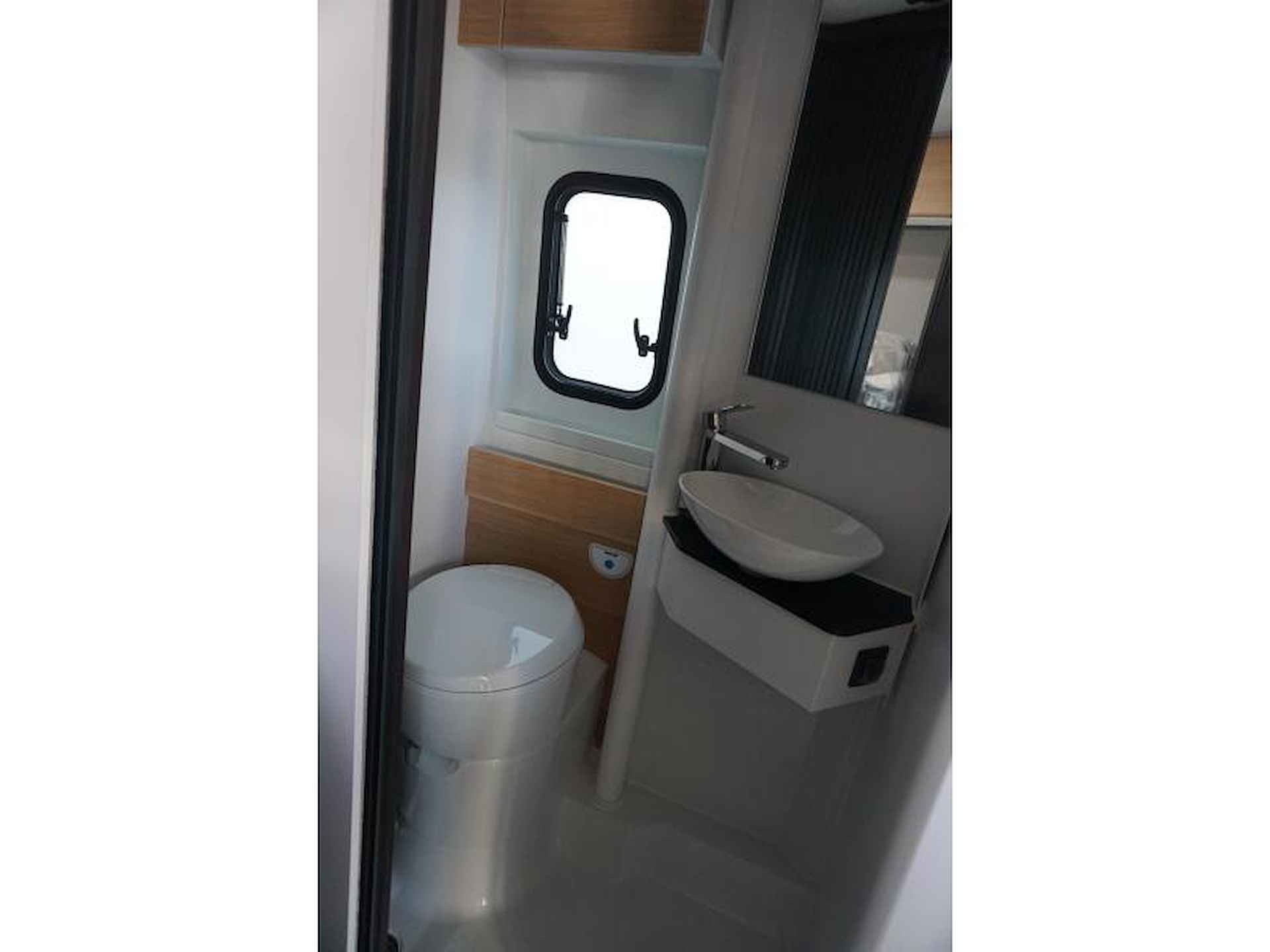 Adria Twin 640 SGX AUTOMAAT/2025 MODEL - 10/16