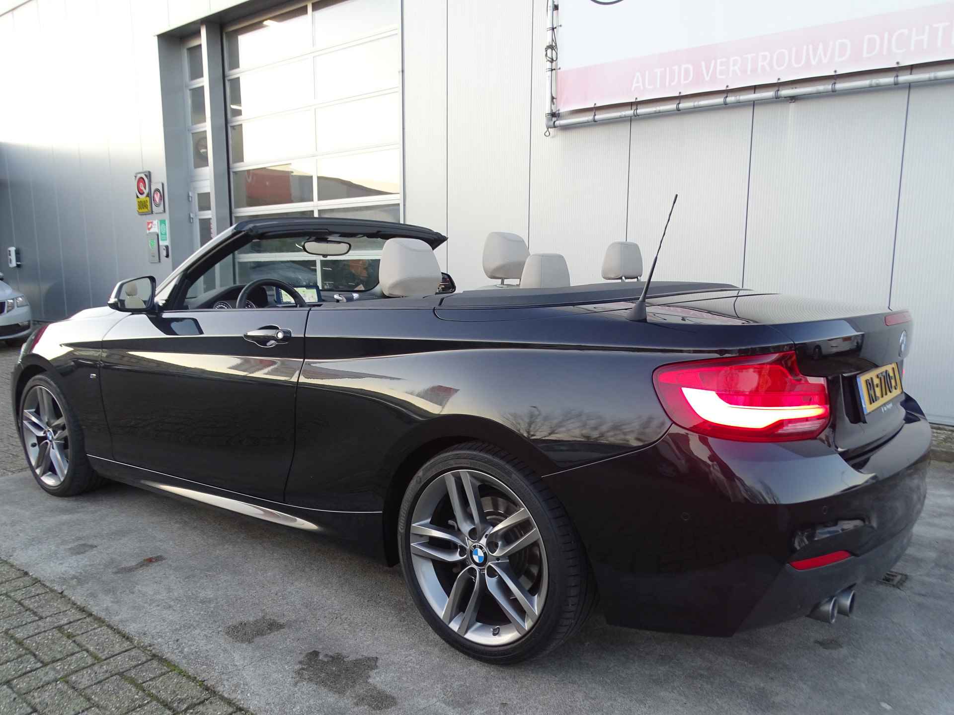 BMW 220i Cabrio AUT High Executive M PAKKET, Leder, NAVI, Camera, Compleet! - 6/70