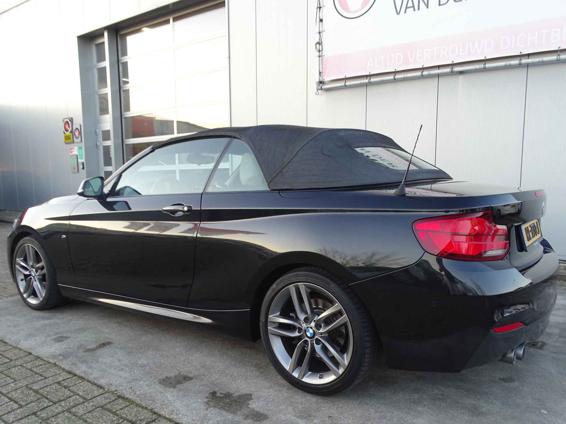 BMW 220i Cabrio AUT High Executive M PAKKET, Leder, NAVI, Camera, Compleet! - 8/70