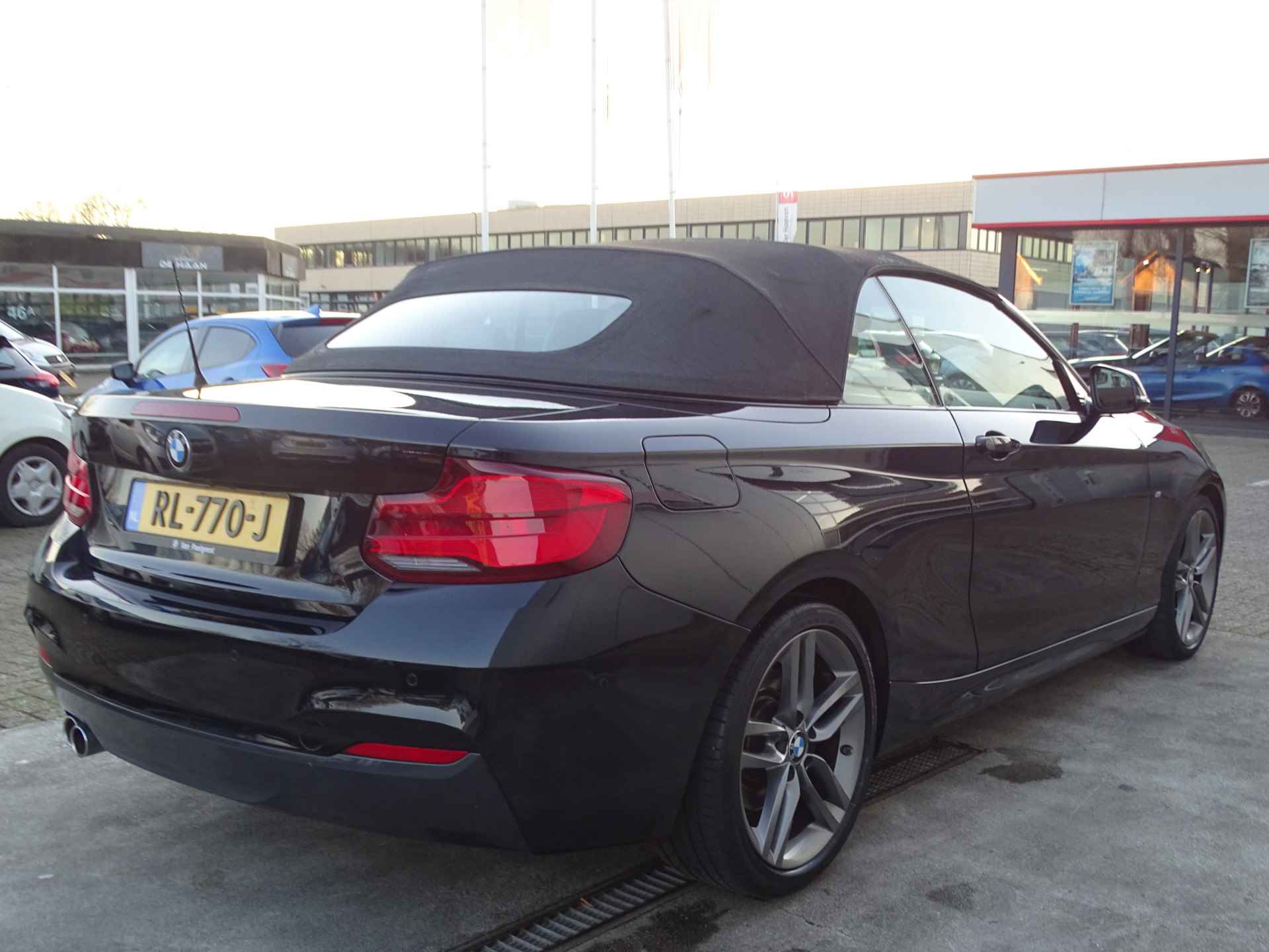 BMW 220i Cabrio AUT High Executive M PAKKET, Leder, NAVI, Camera, Compleet! - 18/70