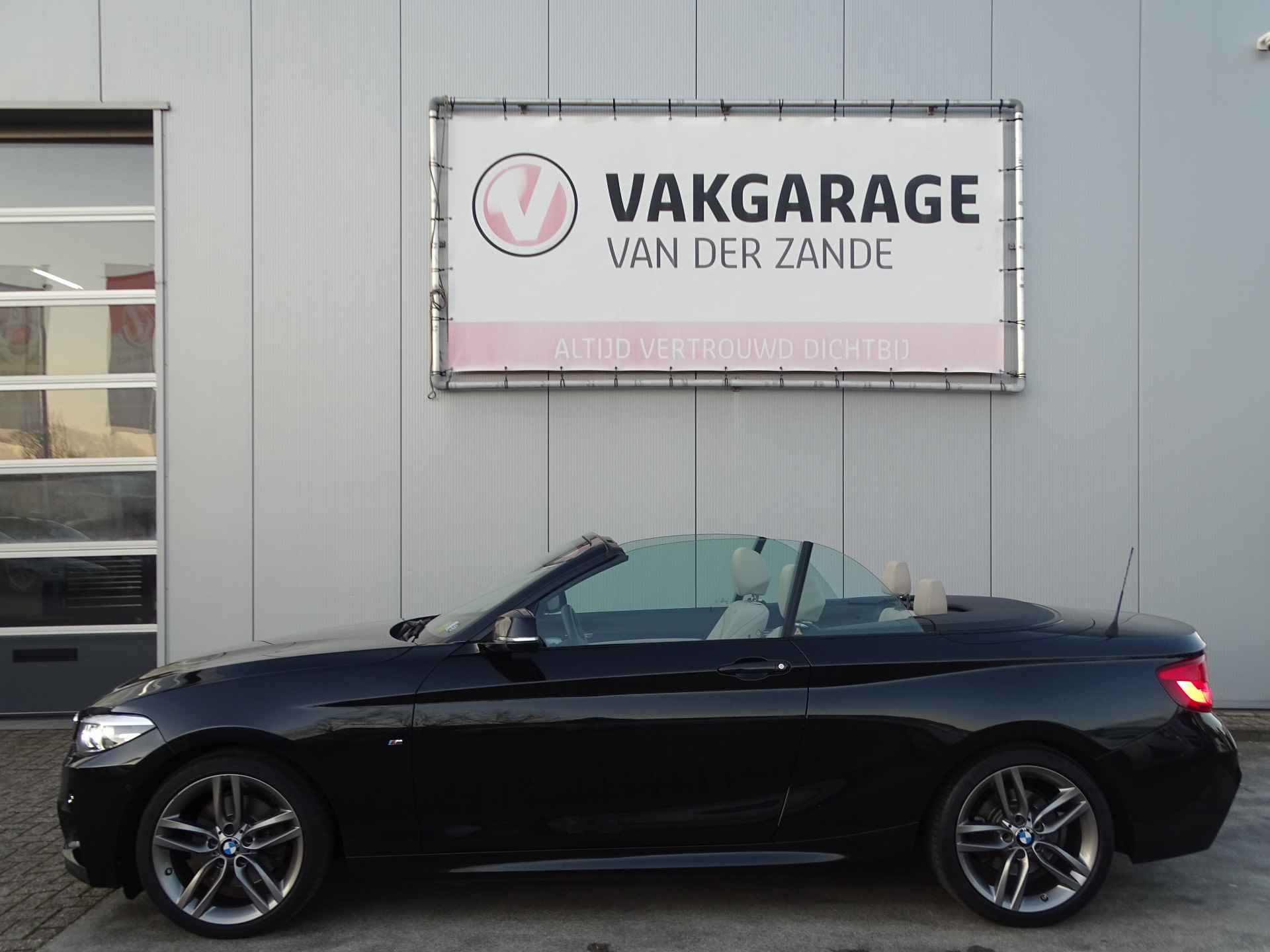 BMW 220i Cabrio AUT High Executive M PAKKET, Leder, NAVI, Camera, Compleet! - 24/70