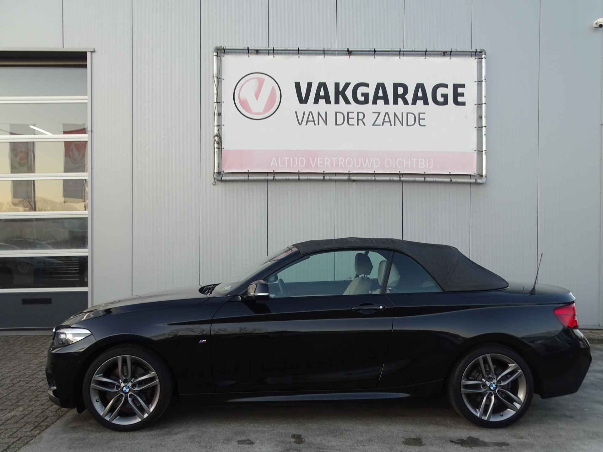 BMW 220i Cabrio AUT High Executive M PAKKET, Leder, NAVI, Camera, Compleet! - 25/70