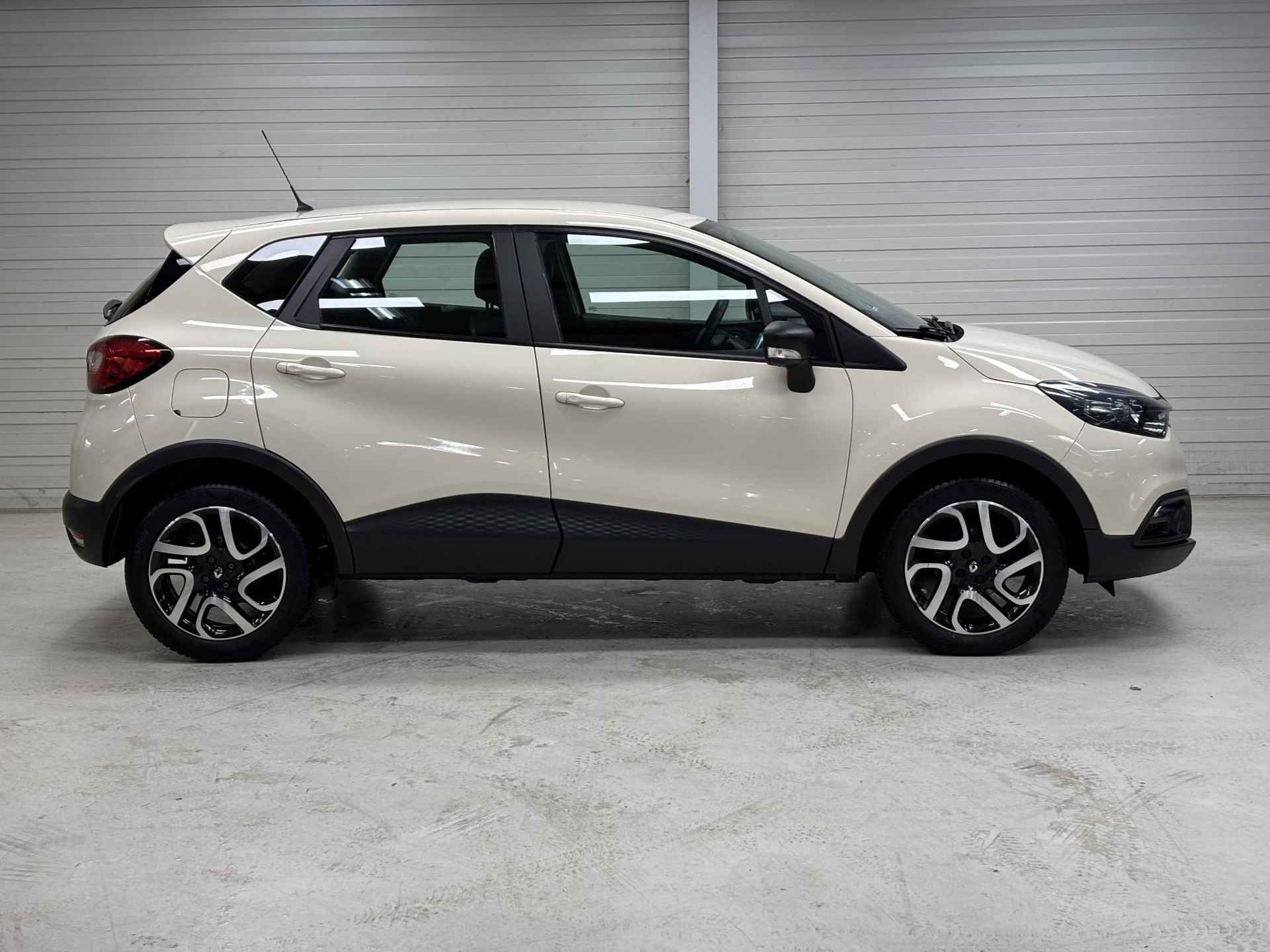 Renault Captur 0.9 TCe Authentique / Dealer onderhouden / Airco / Cruise control / Trekhaak / - 12/29