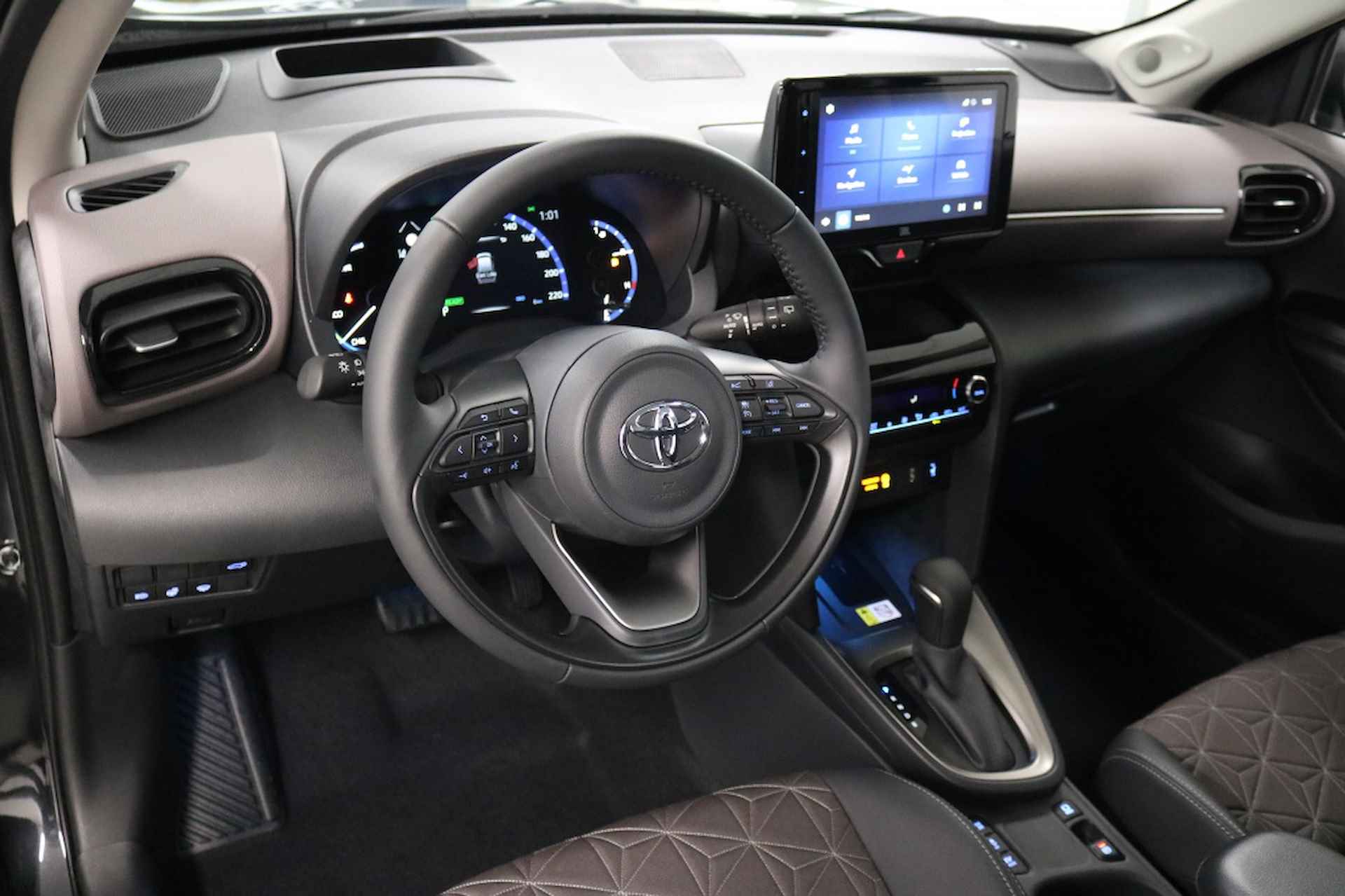 Toyota Yaris Cross 1.5 Hybrid Executive | Panoramadak | SNEL LEVERBAAR - 6/40
