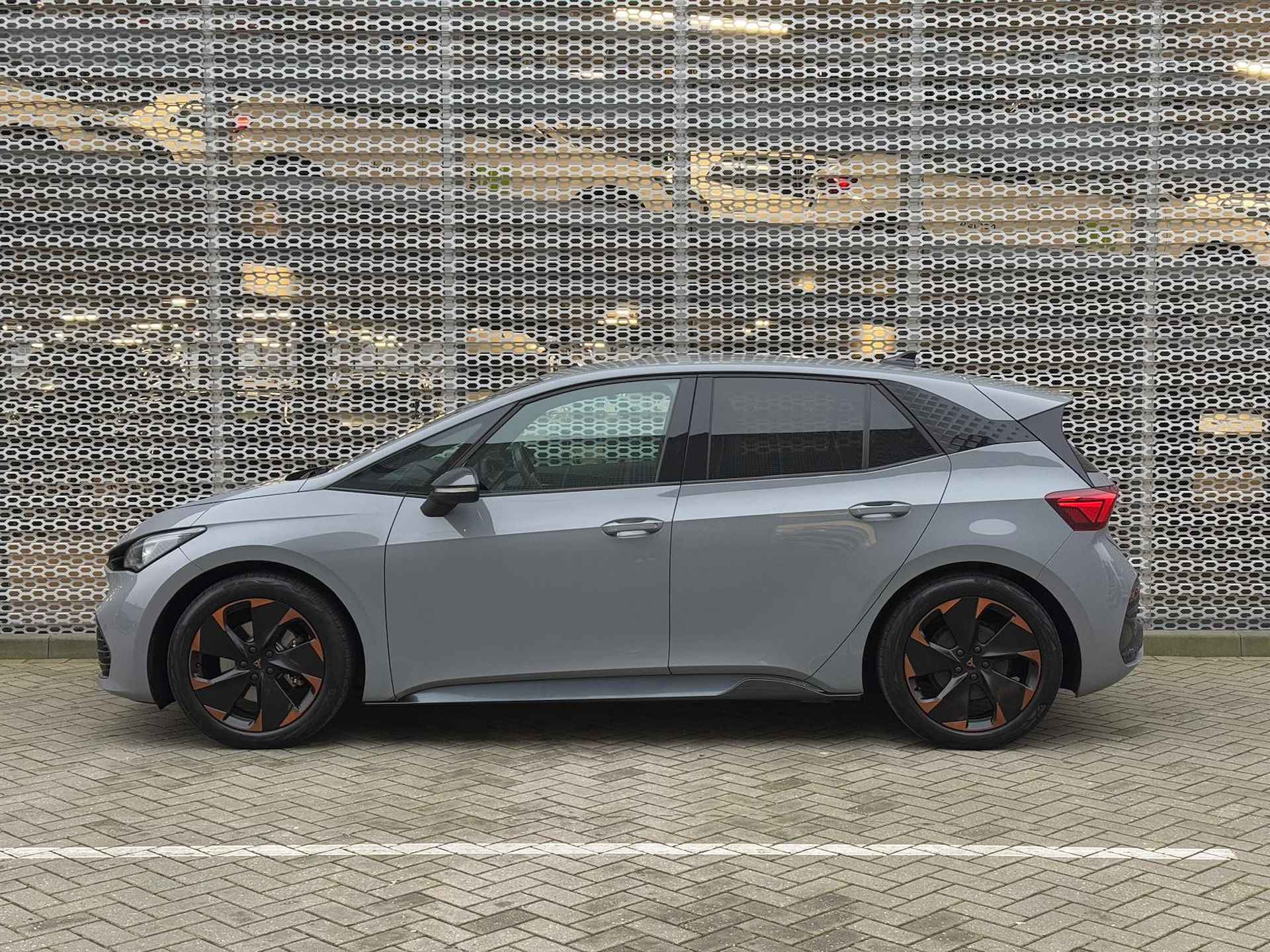 CUPRA Born Adrenaline One 62 kWh / Achteruitrijcamera / Full-LED / Stoelverwarming / Digitale Cockpit P4 - 5/33