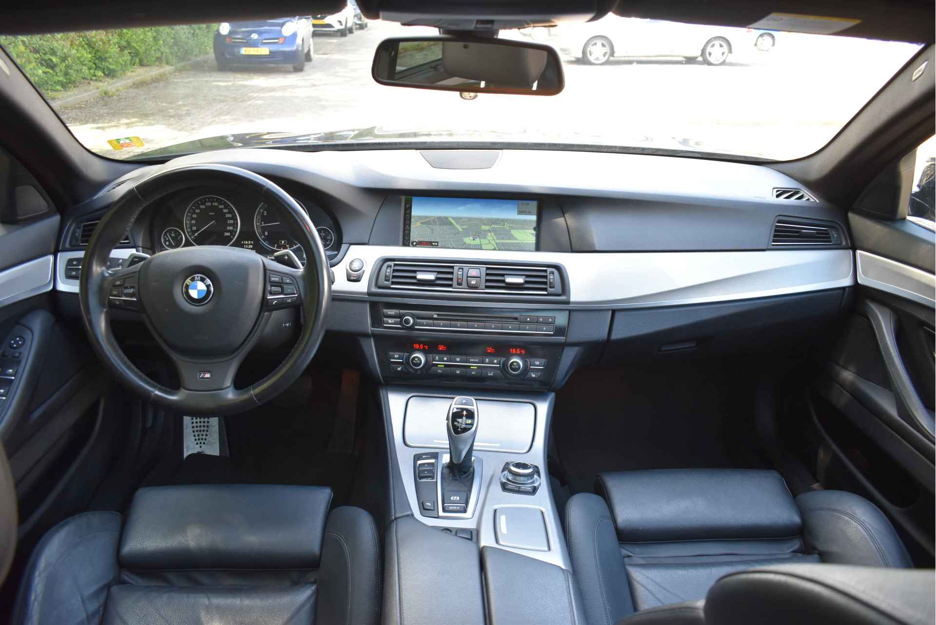 BMW 5 Serie Touring 520i High Executive M-Sport | NL-Auto | Pano.dak | Afn.haak | Leder | Nav | Stoelverw | LED / Xenon | NAP - 13/66