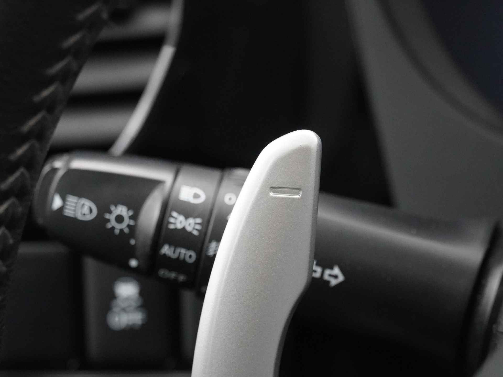 Mitsubishi Outlander 2.0 Instyle+ 4WD - Schuifkanteldak - Lederen bekleding - Voorraam verwarming - Apple CarPlay / Android Auto - Elektrische achterklep - 12 Maanden bovag garantie - 26/48