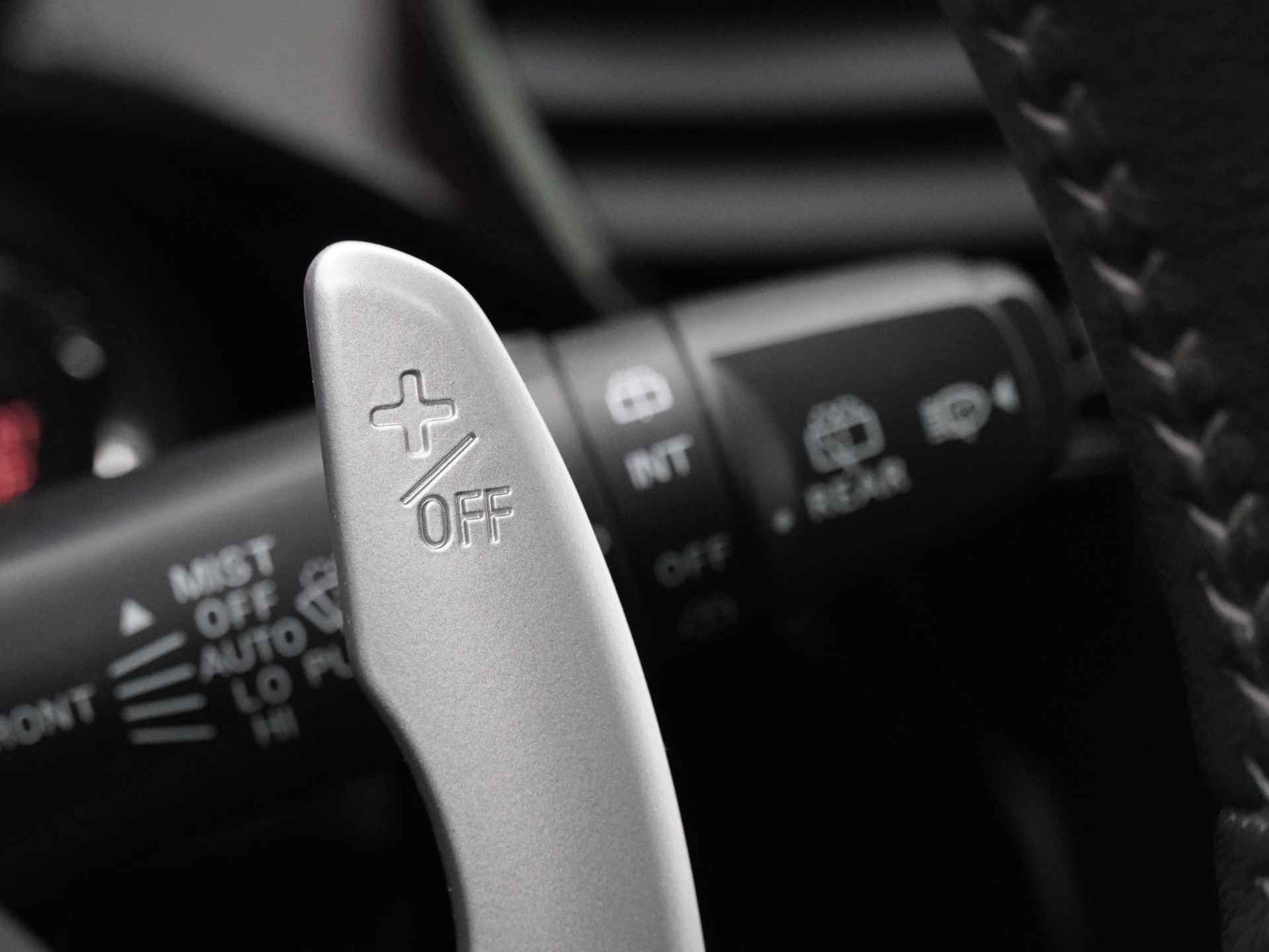 Mitsubishi Outlander 2.0 Instyle+ 4WD - Schuifkanteldak - Lederen bekleding - Voorraam verwarming - Apple CarPlay / Android Auto - Elektrische achterklep - 12 Maanden bovag garantie - 27/48