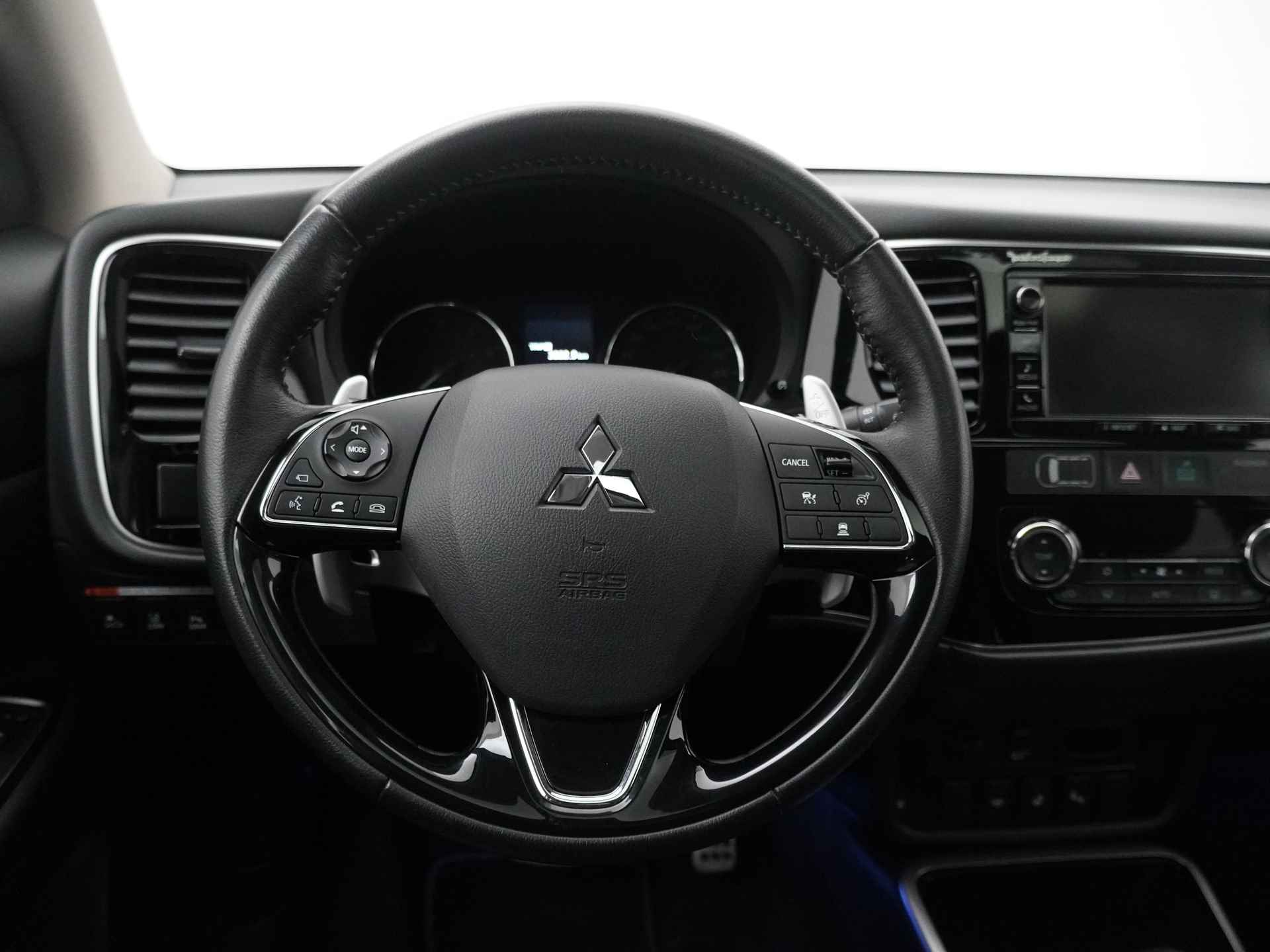 Mitsubishi Outlander 2.0 Instyle+ 4WD - Schuifkanteldak - Lederen bekleding - Voorraam verwarming - Apple CarPlay / Android Auto - Elektrische achterklep - 12 Maanden bovag garantie - 39/48