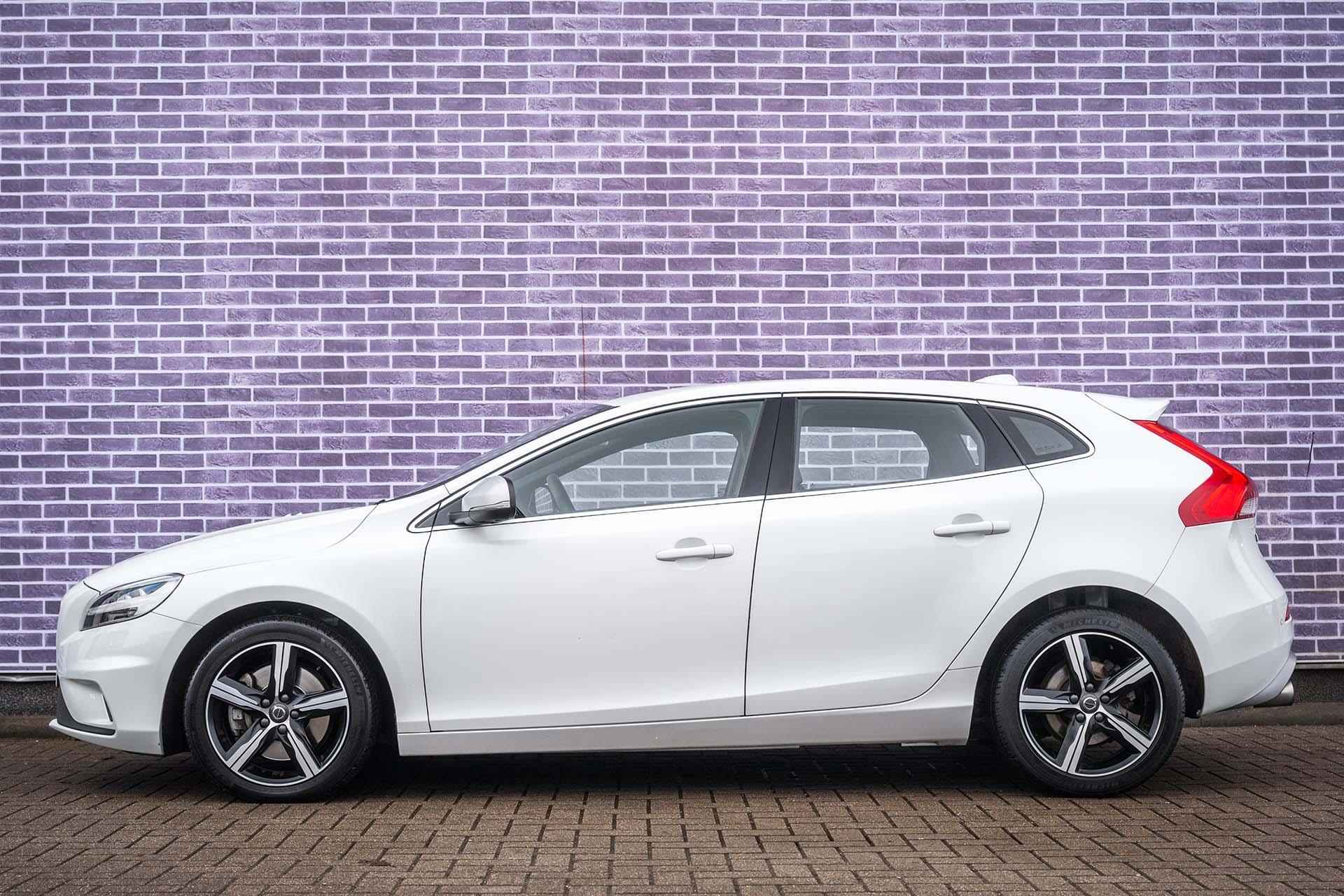 Volvo V40 T4 Automaat 190pk Business Sport / R-Design | Stoelverwarming | Navigatie | High Performance audio | Parkeersensoren - 4/38